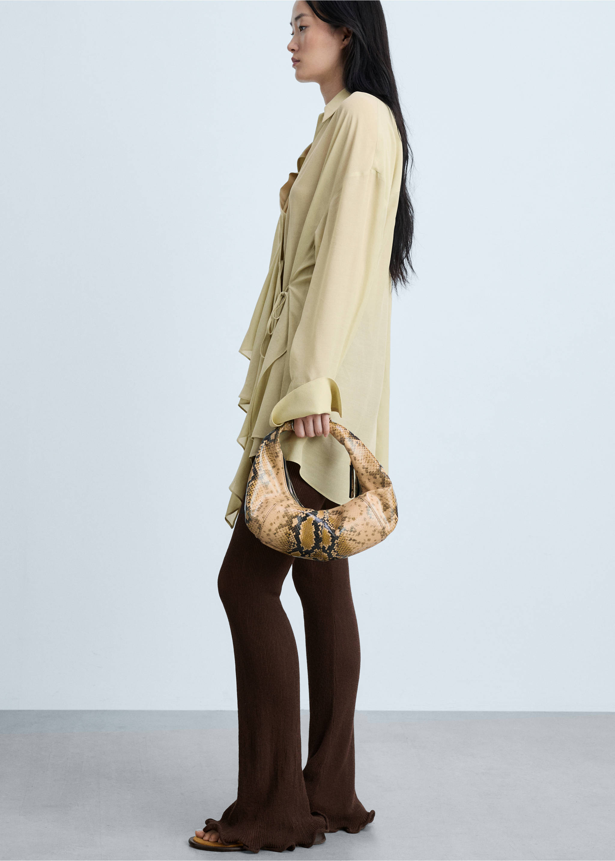 Flared knitted trousers - Details of the article 2, Brown. Ref: 77054791-00.