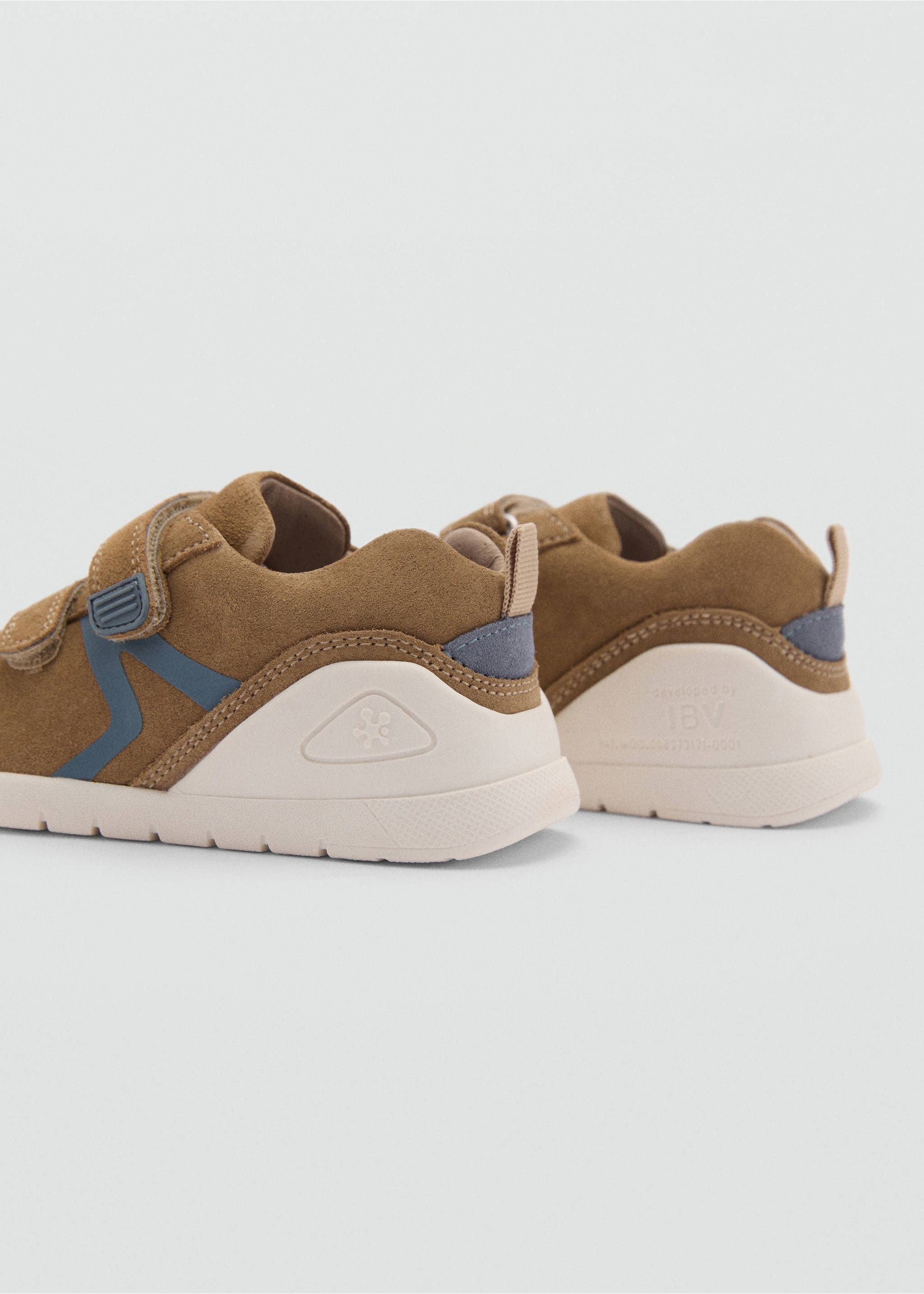 Tennis cuir biomecanics - Détail de l'article 1, Marron moyen. Ref: 77055153-00.