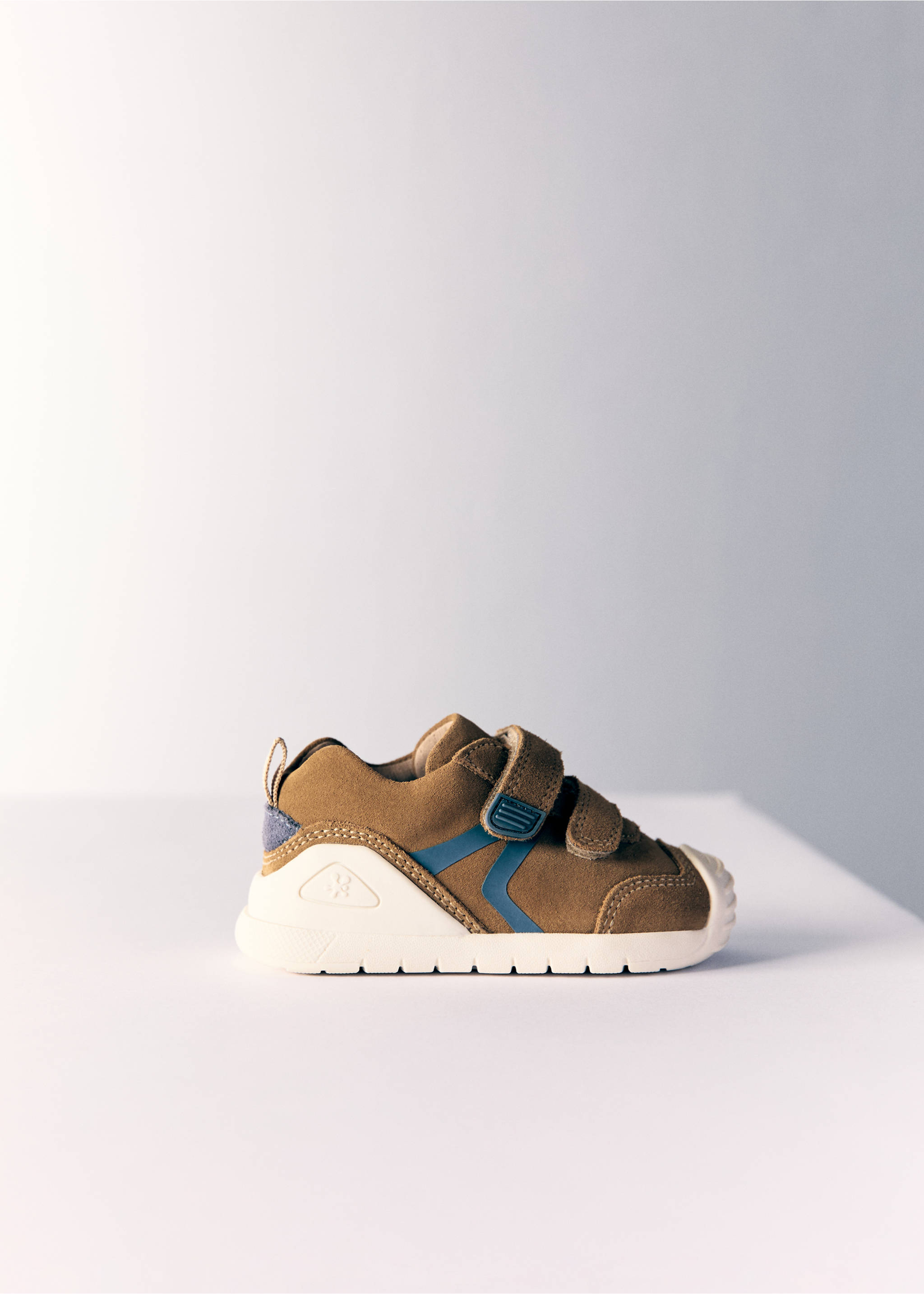 Biomecanics leather trainers - Article without model, Medium Brown. Ref: 77055153-00.