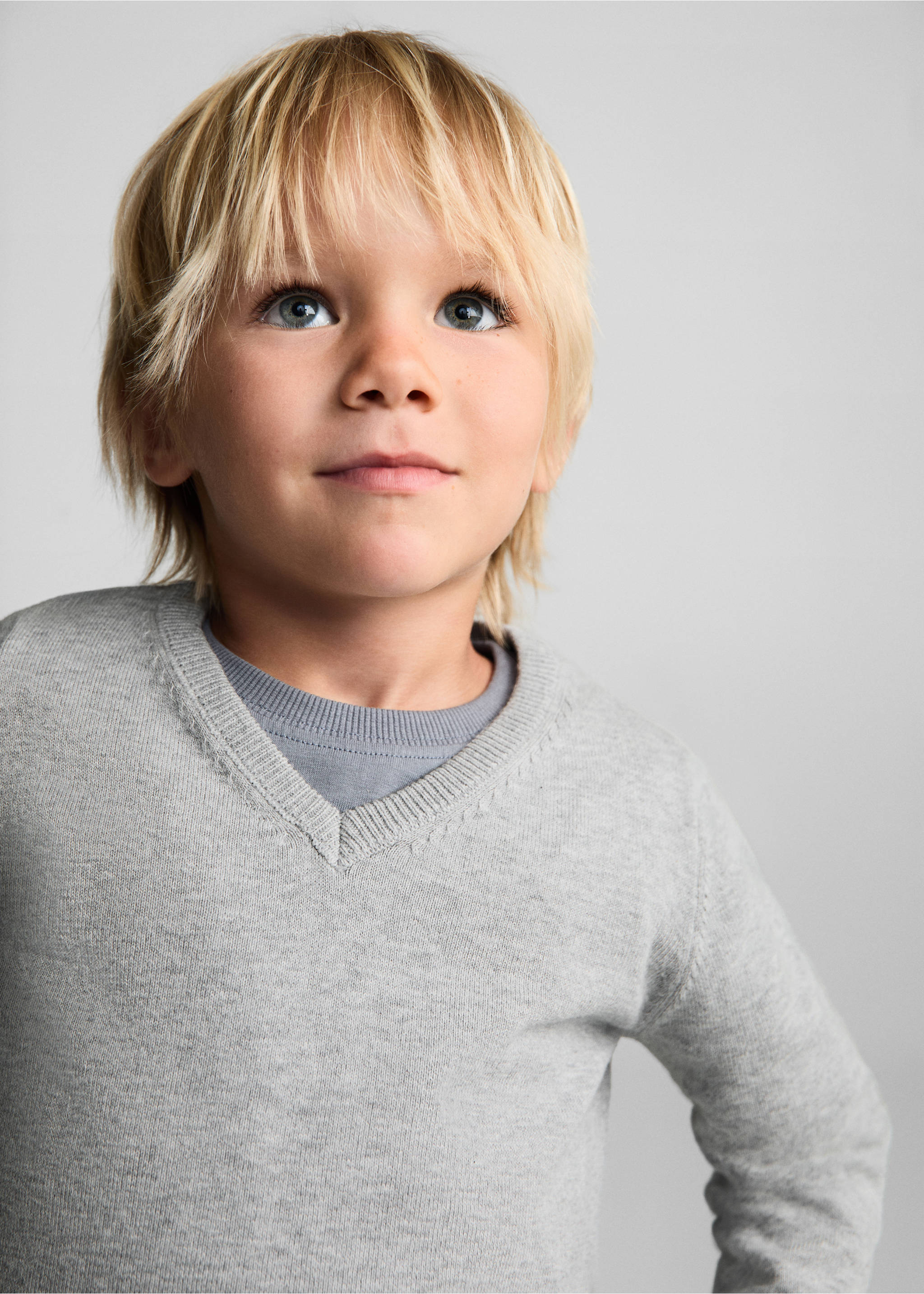 V-neck sweater - Details of the article 1, Light Heather Grey. Ref: 77055630-00.