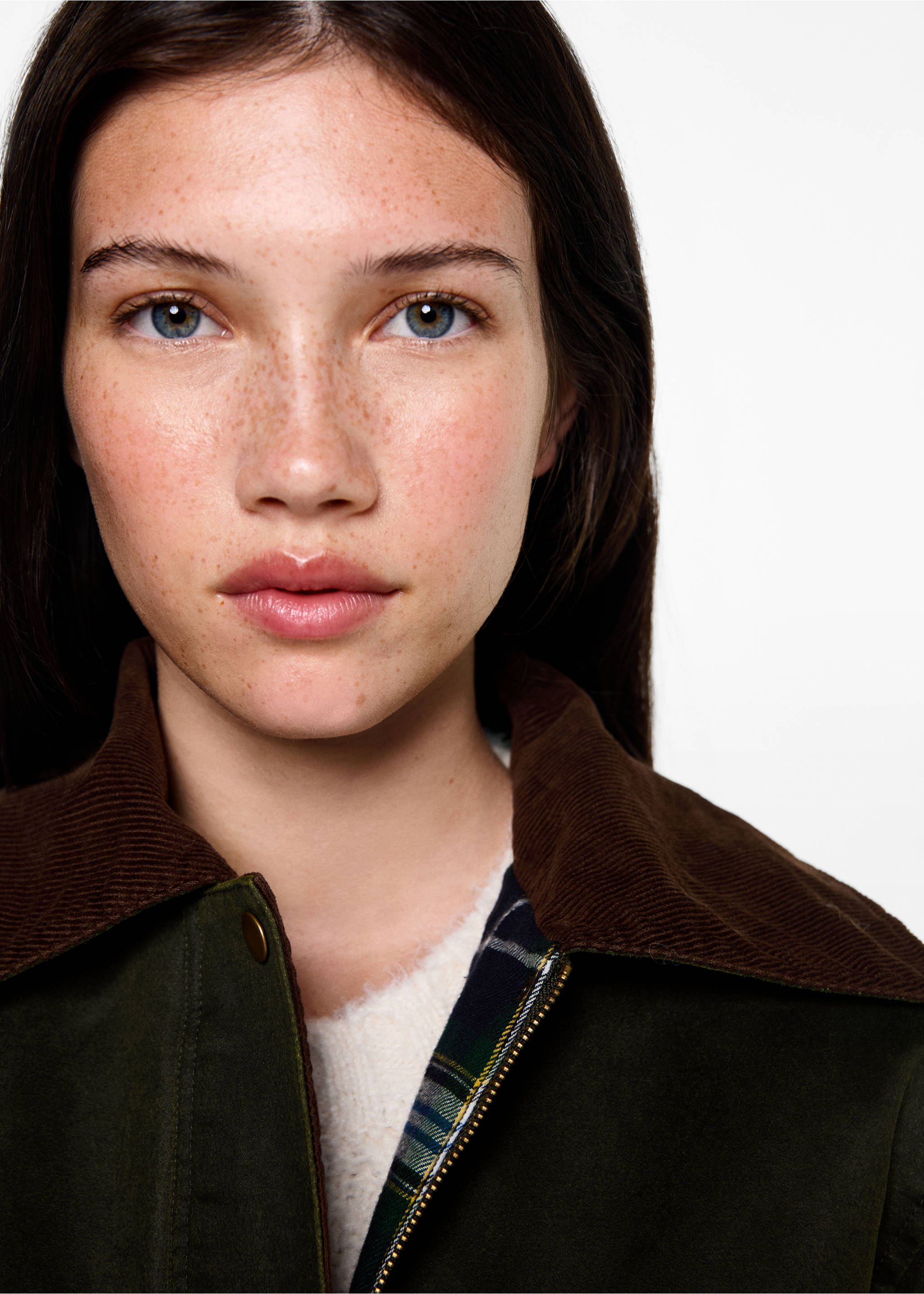 Long waxed-effect parka - Details of the article 1, Green. Ref: 77055631-00.