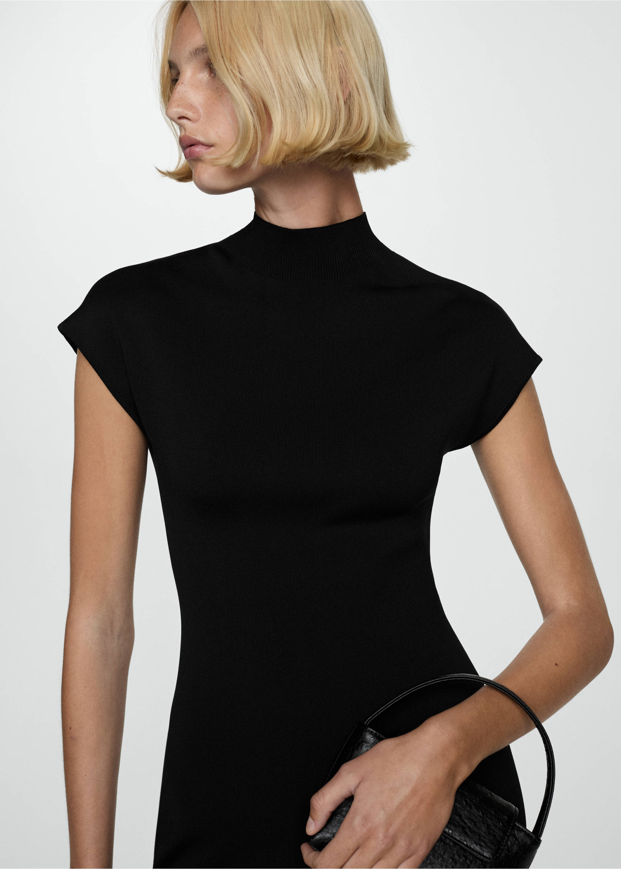 Strickkleid mit halbhohem Kragen - Mittlere Ansicht, Schwarz. Ref: 77055641-00.