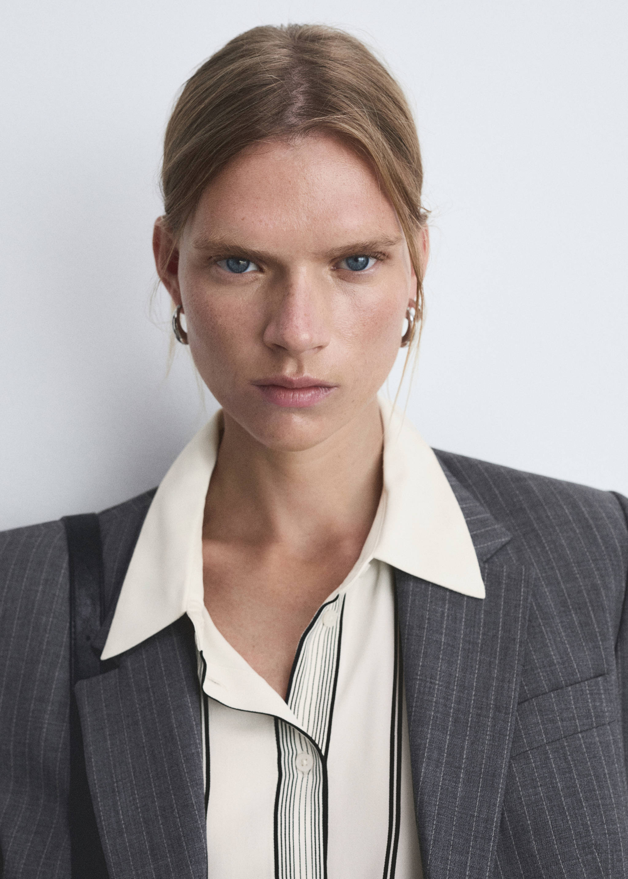 Camisa detalles contraste - Detalle del artículo 1