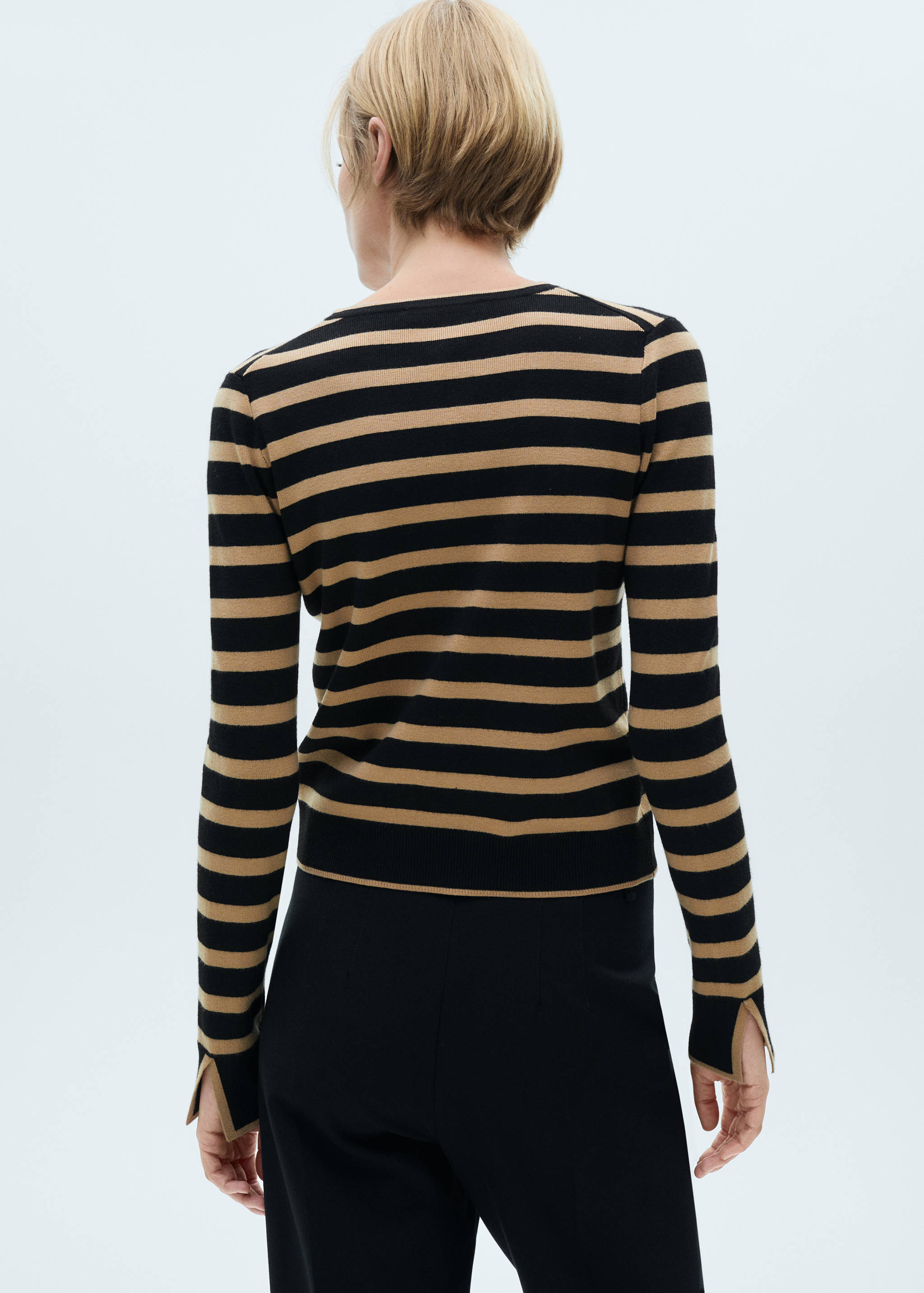 Button knit cardigan - Reverse of the article