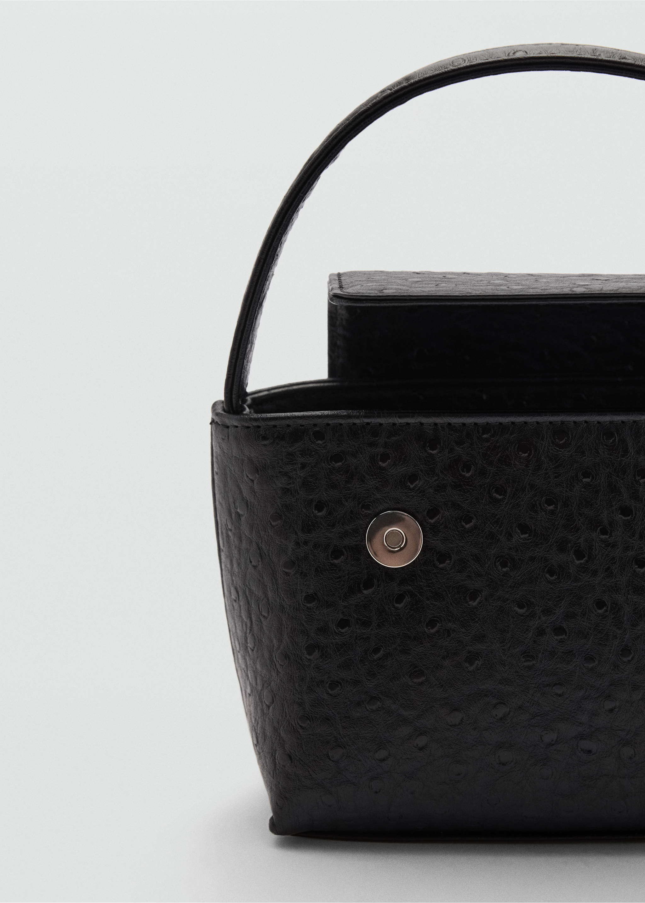 Sac à rabat chaîne - Détail de l'article 2, Noir. Ref: 77055662-00.