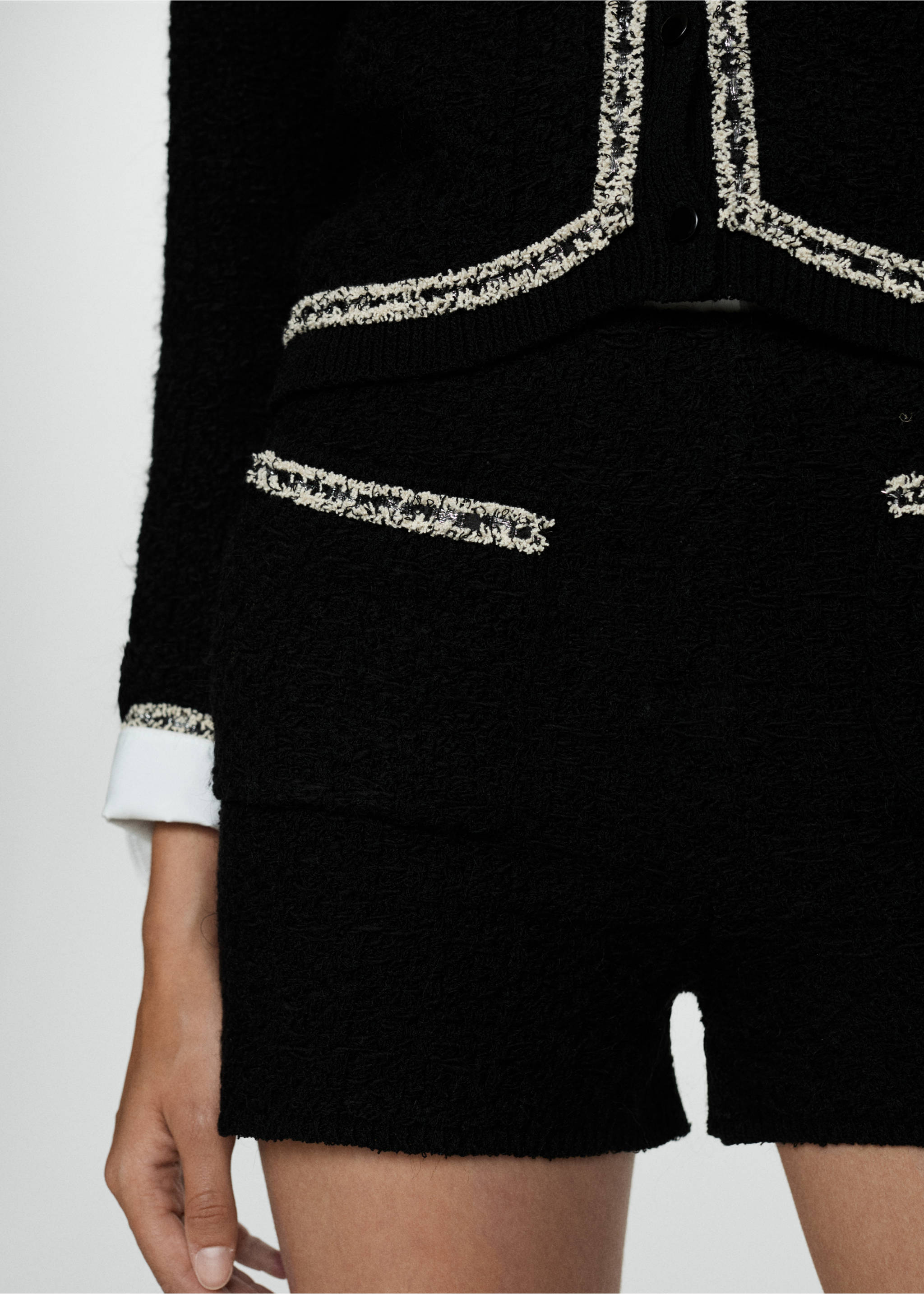 Short tweed pockets - Details of the article 6, Black. Ref: 77055667-00.