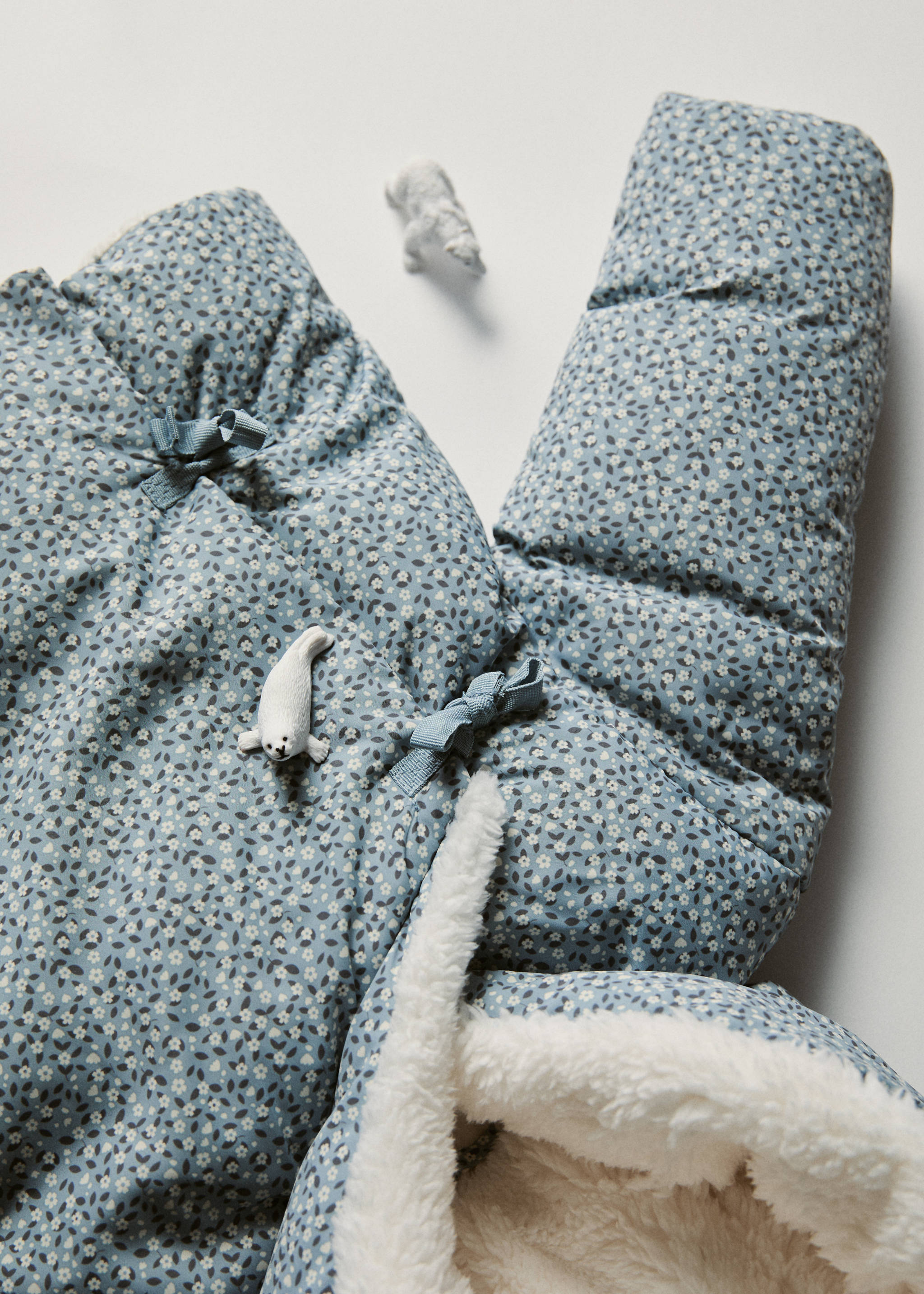 Fur-effect floral-print anorak - Details of the article 5, Pastel Green. Ref: 77055965-00.