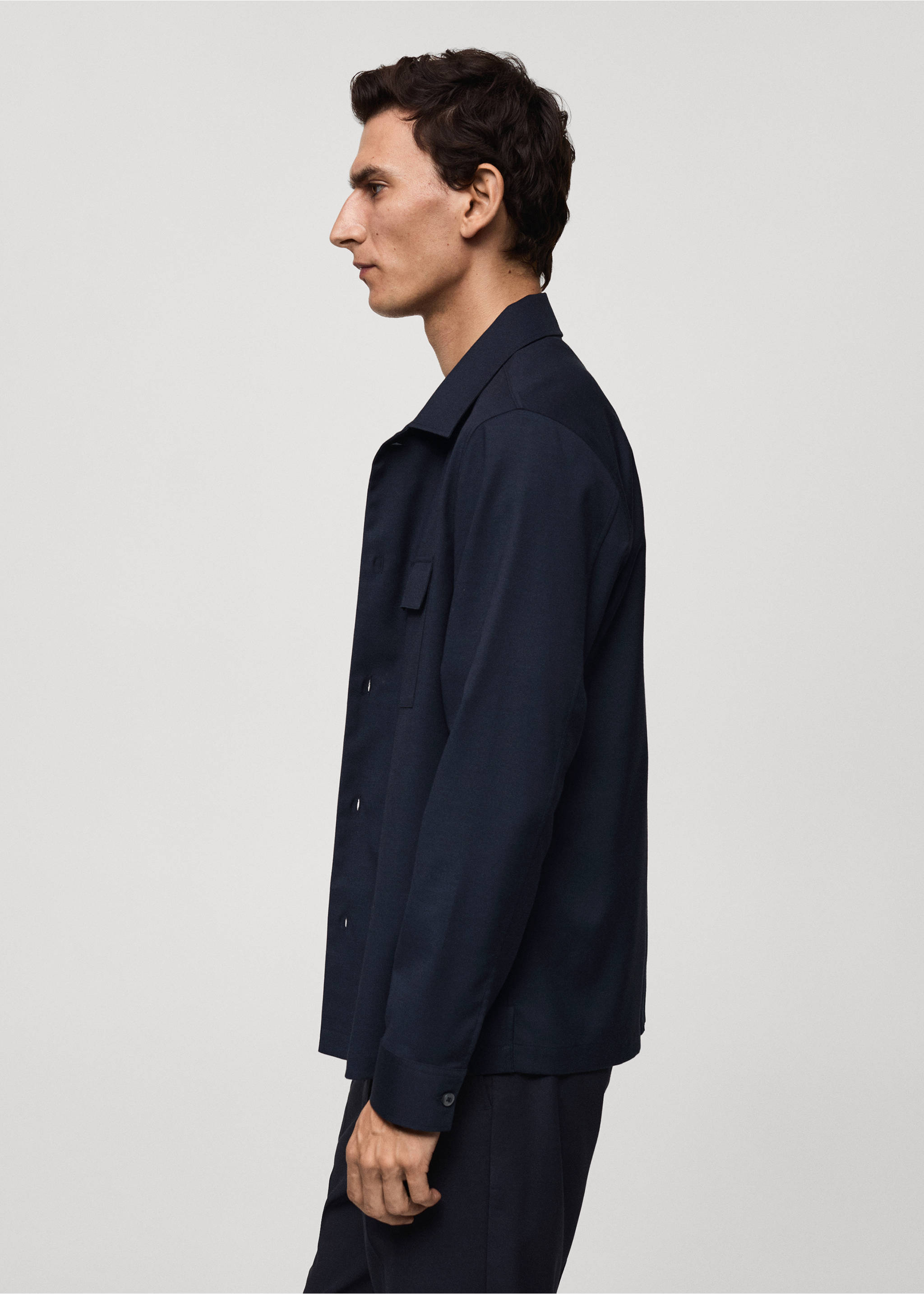 Slim-Fit-Overshirt mit Taschen - Detail des Artikels 3, Dunkles Marineblau. Ref: 77055974-00.