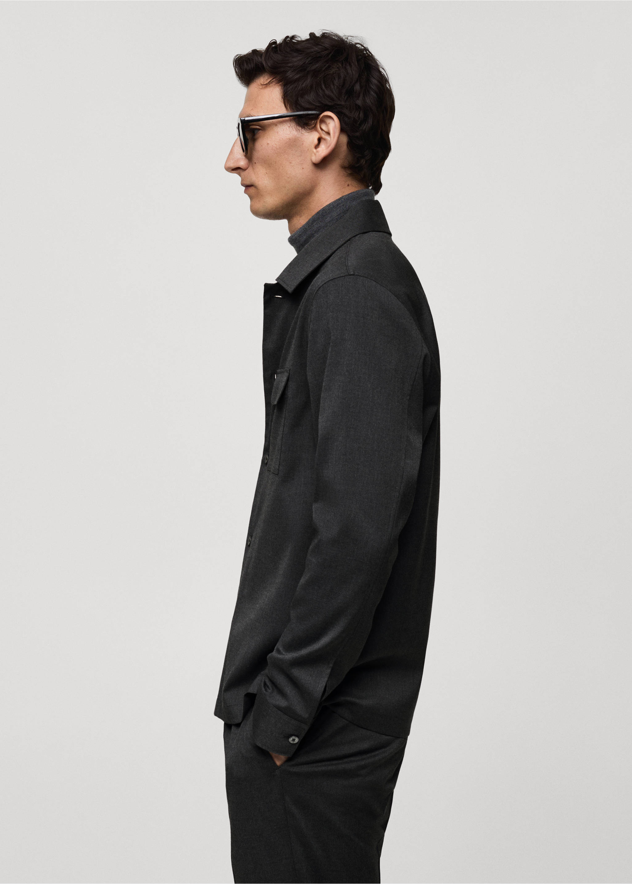 Slim-fit overshirt with pockets - Details of the article 6, Dark Heather Grey. Ref: 77055974-00.