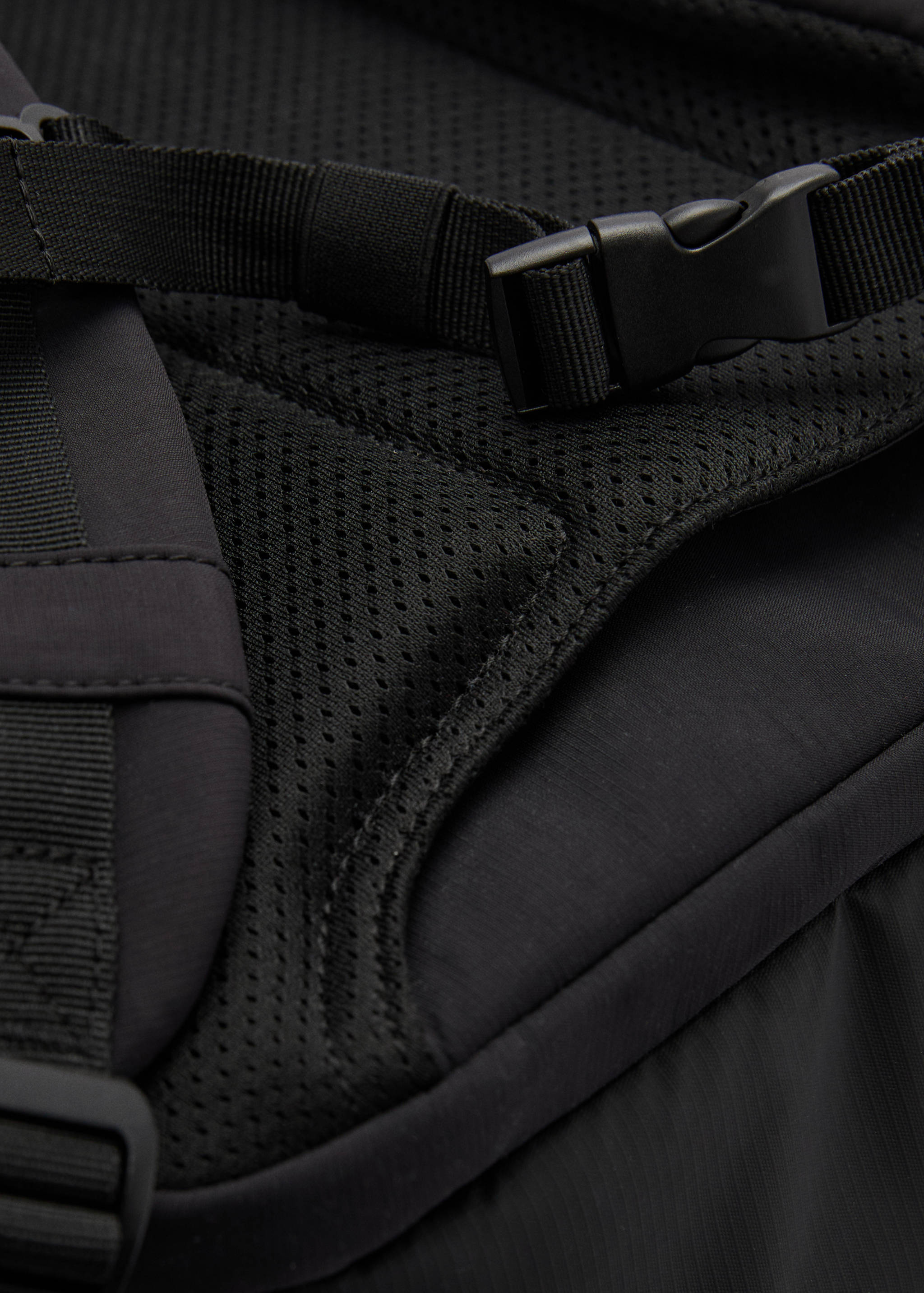 Wasserabweisender Rucksack mit USB-Anschluss - Detail des Artikels 2