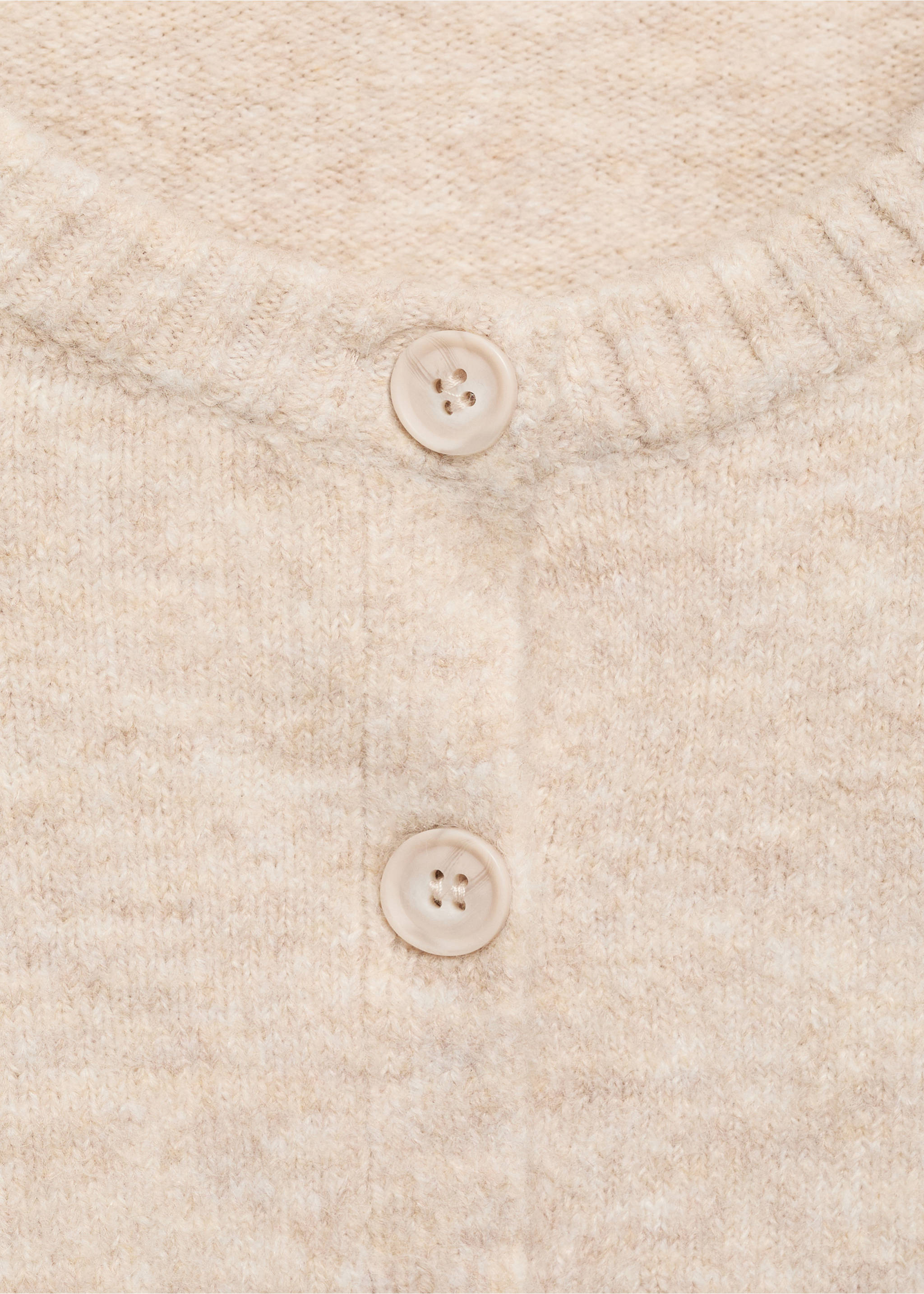 Càrdigan punt botons - Detall de l'article 8, Sorra. Ref: 77055984-00.