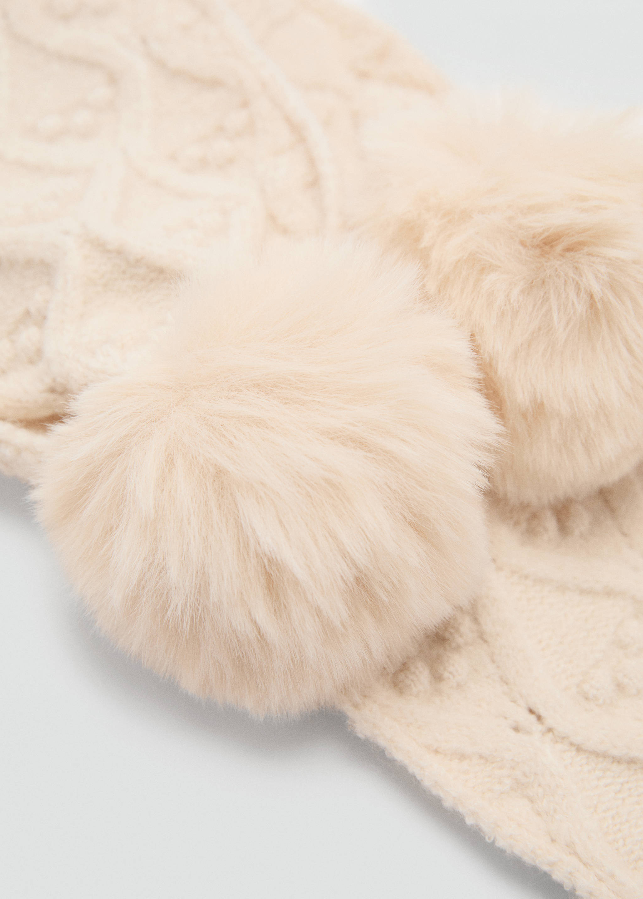 Écharpe maille pompon - Plan moyen