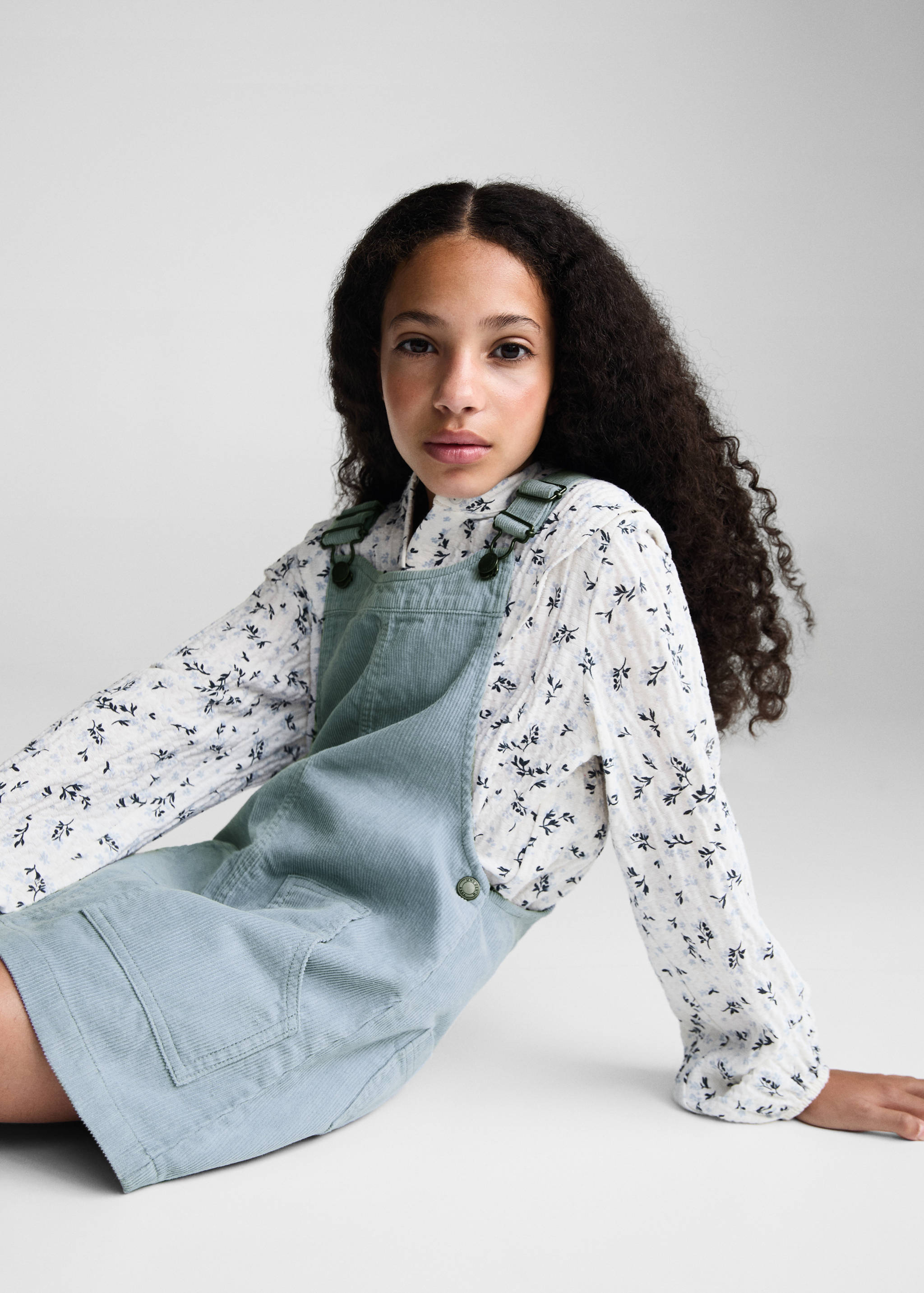 Corduroy pinafore with pockets - Details of the article 1