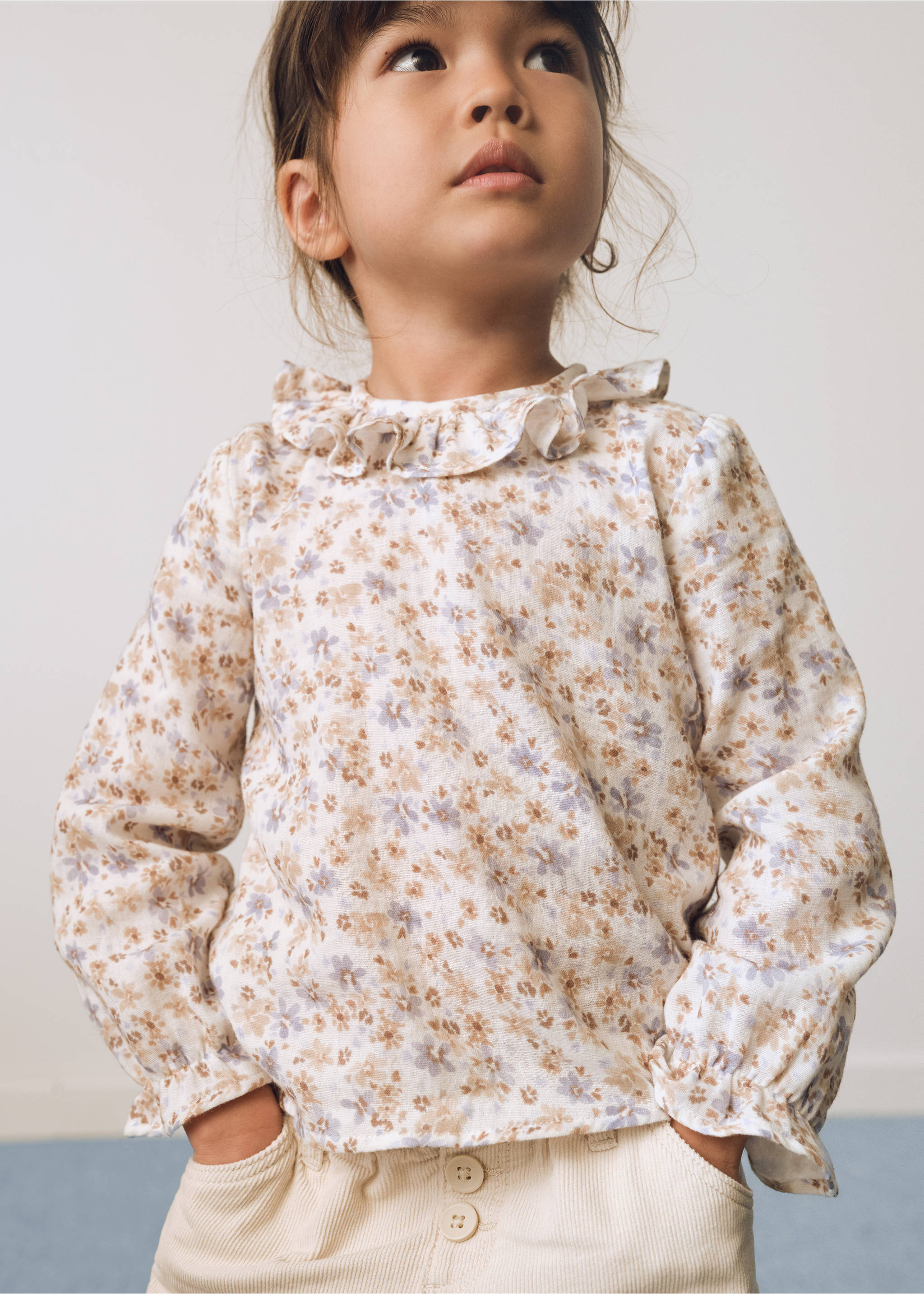 Blouse fleurie volants - Plan général, Blanc. Ref: 77056343-00.