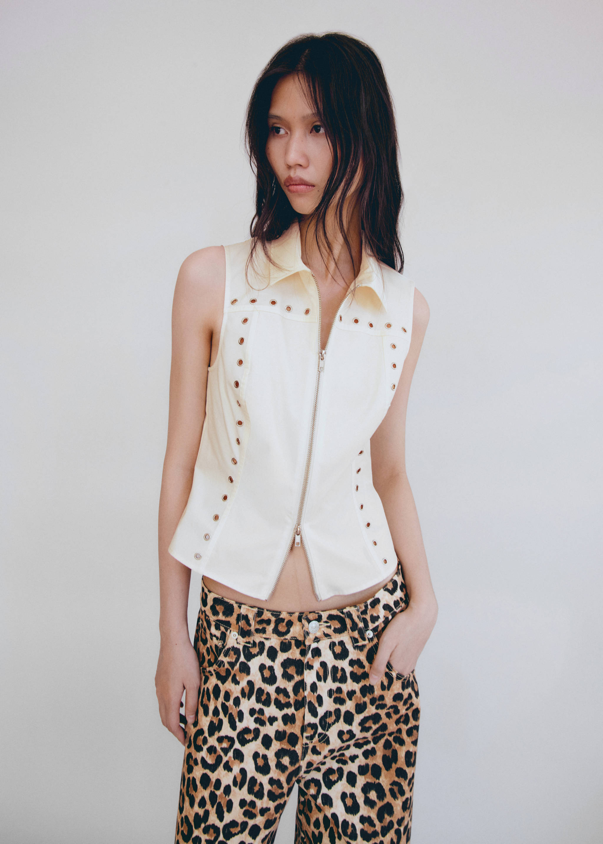 Studded top with zip - Medium plane