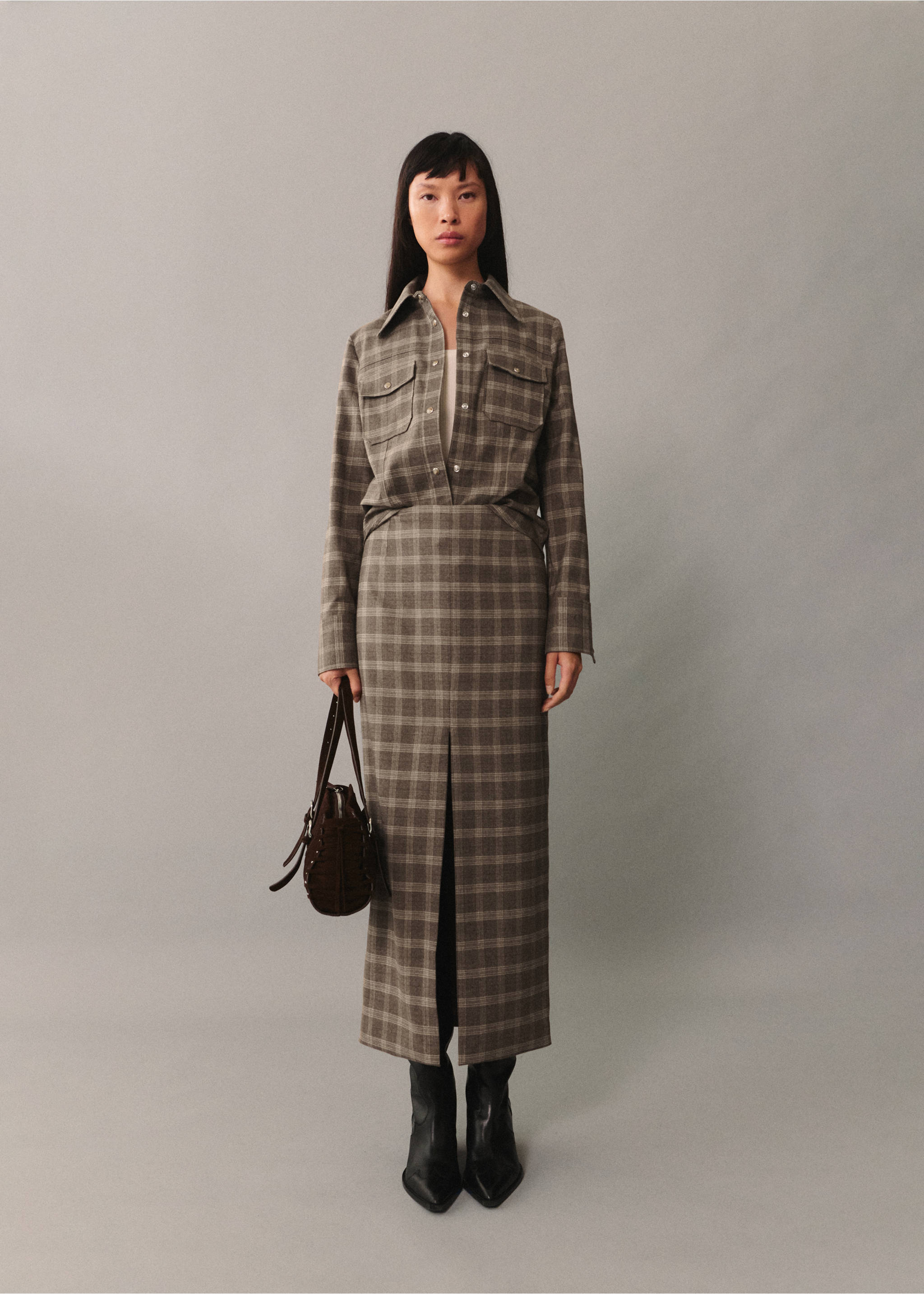 Check skirt with slit - General plane, Beige. Ref: 77056727-00.