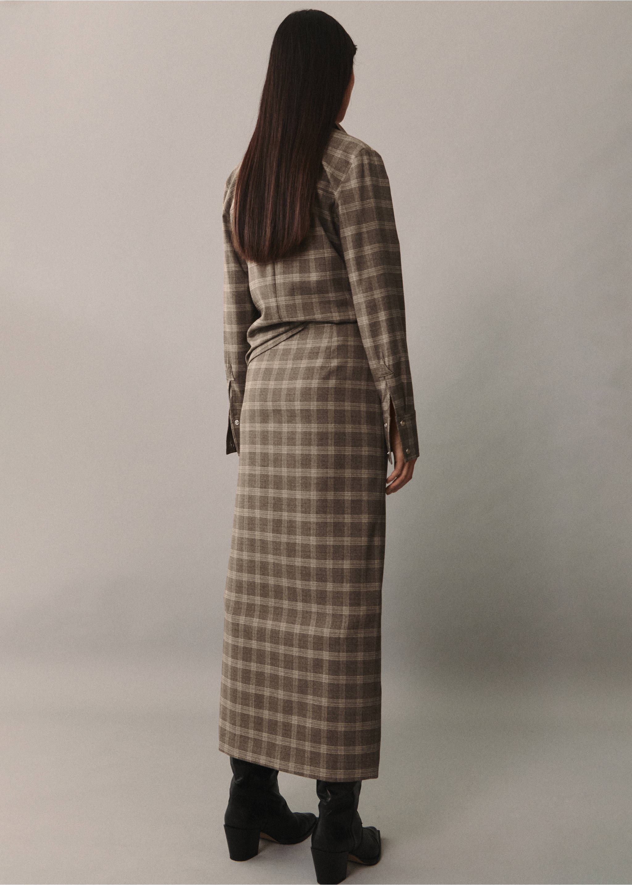 Check skirt with slit - Reverse of the article, Beige. Ref: 77056727-00.