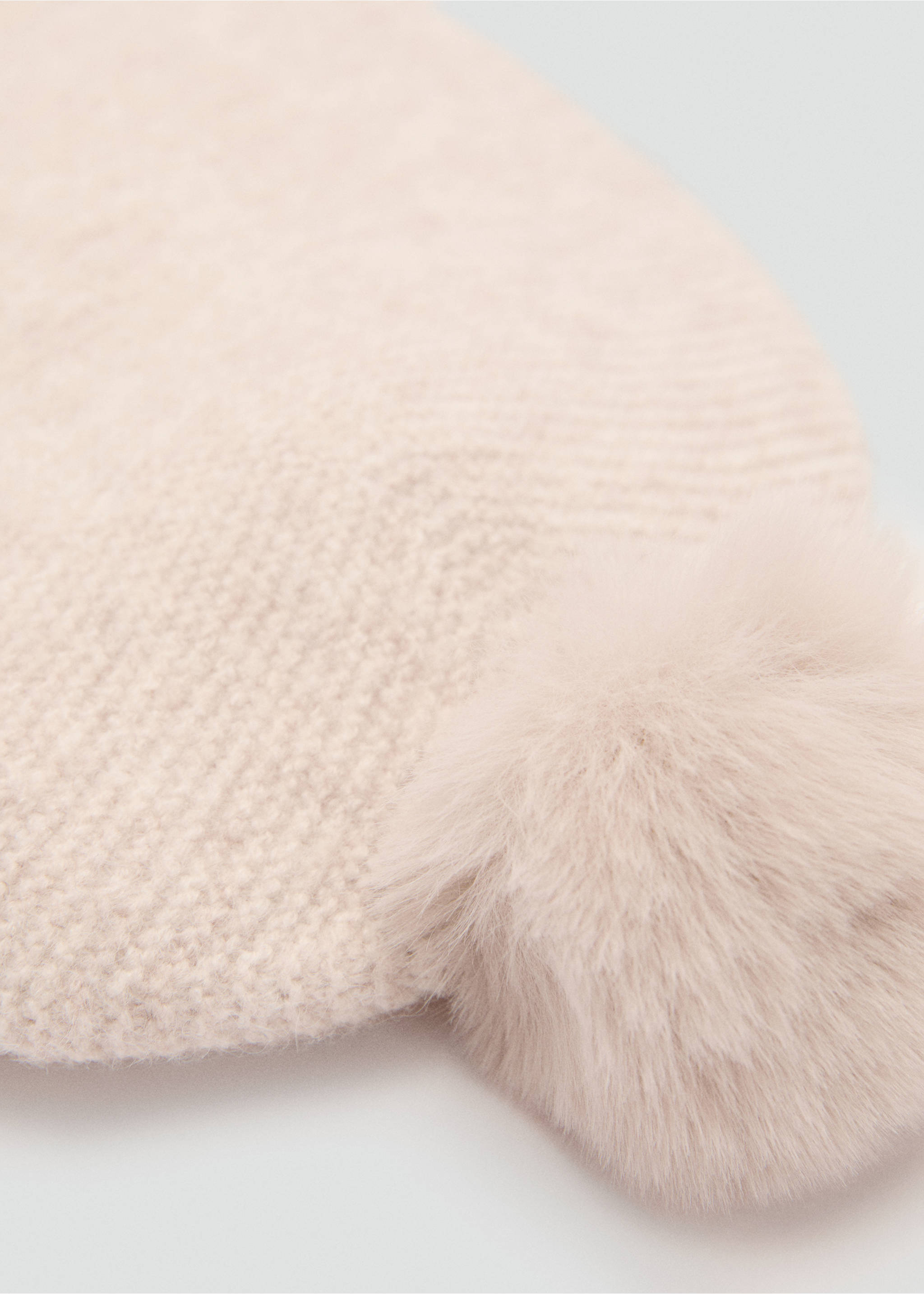Gorro bufanda con pompones - Plano medio, Arena. Ref: 77056730-00.