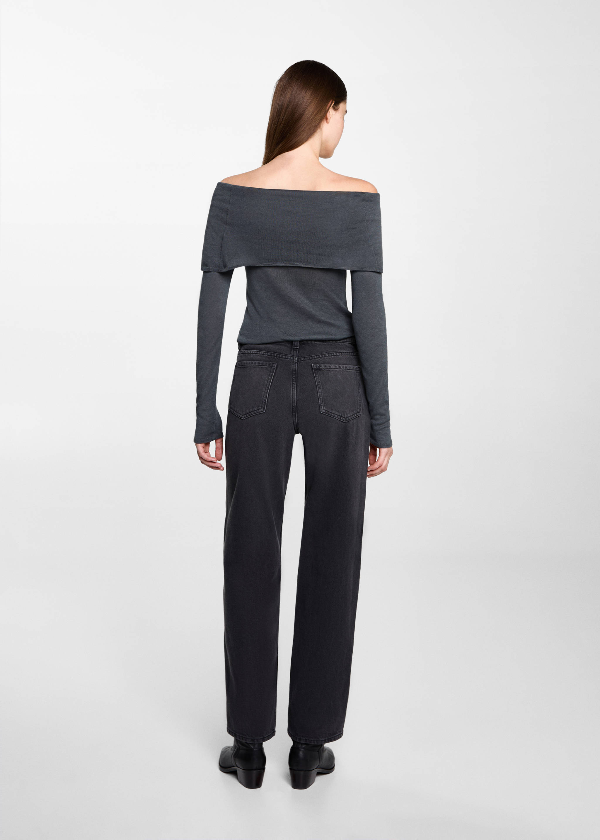 Off shoulders sweater - Reverse of the article