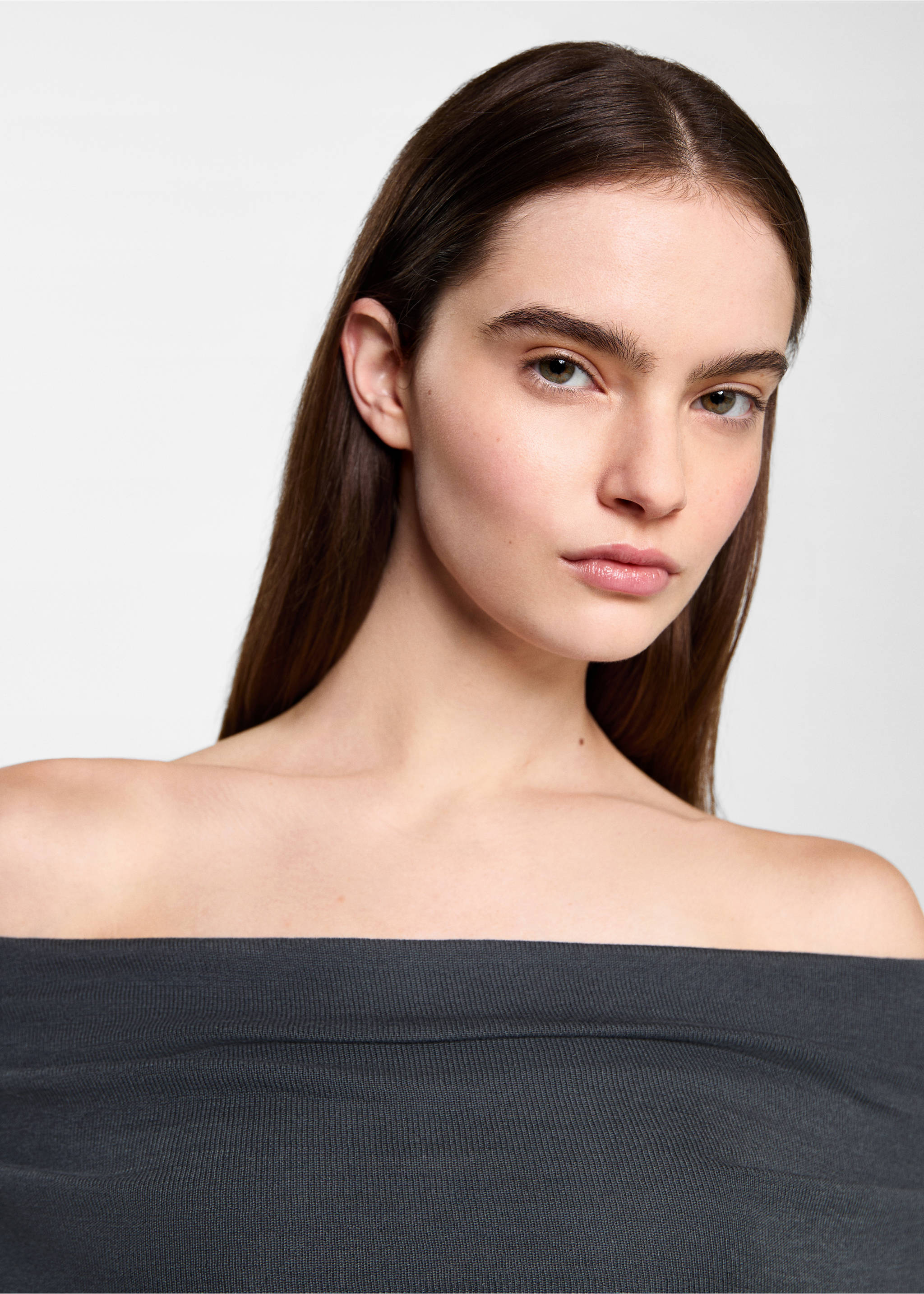 Off shoulders sweater - Details of the article 1, Charcoal. Ref: 77056738-00.
