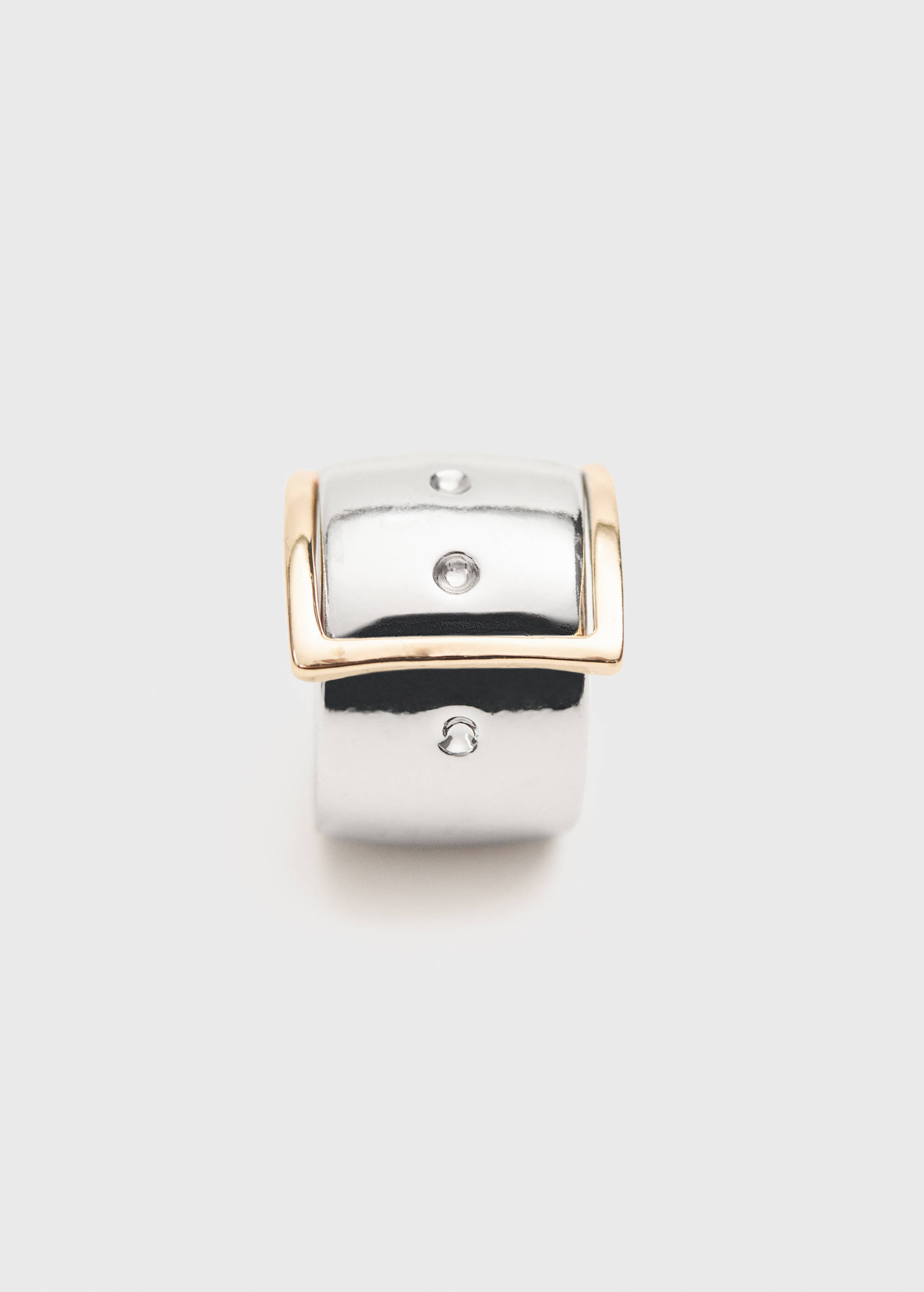 Wide ring with buckle design - Medium plane