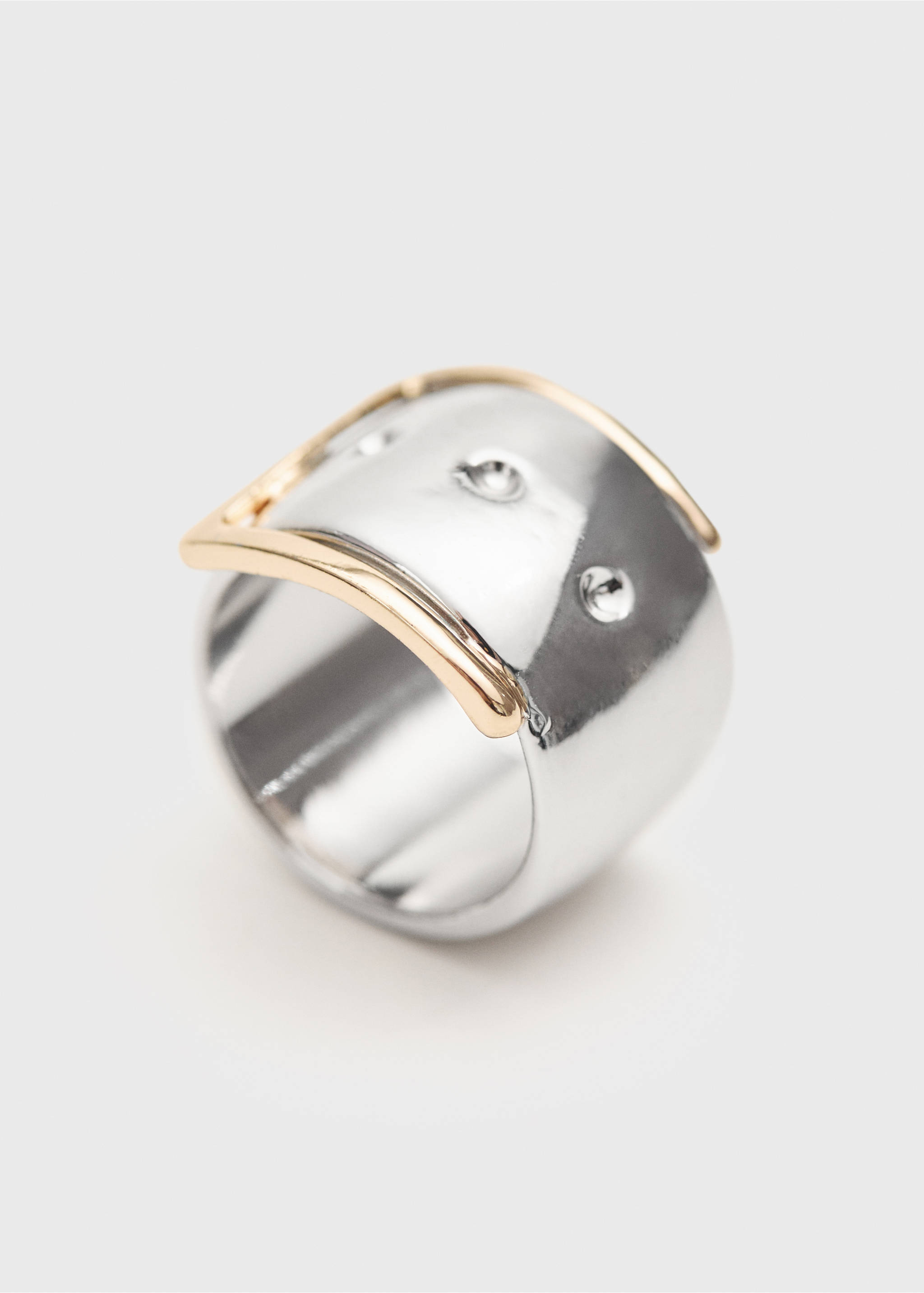 Wide ring with buckle design - Details of the article 1, Silver. Ref: 77056750-00.