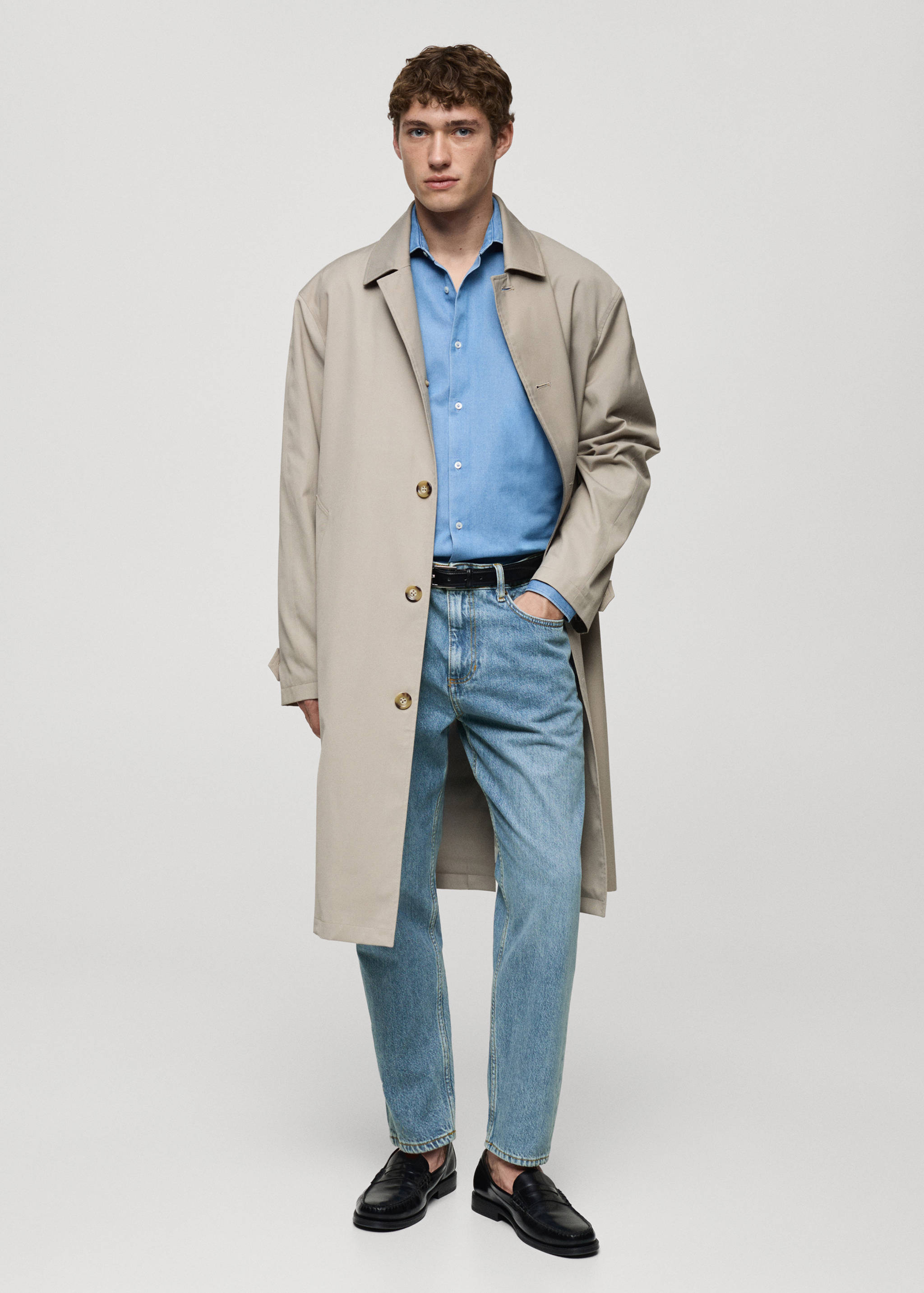 Tapered-Fit-Jeans mit heller Waschung - Allgemeine Ansicht