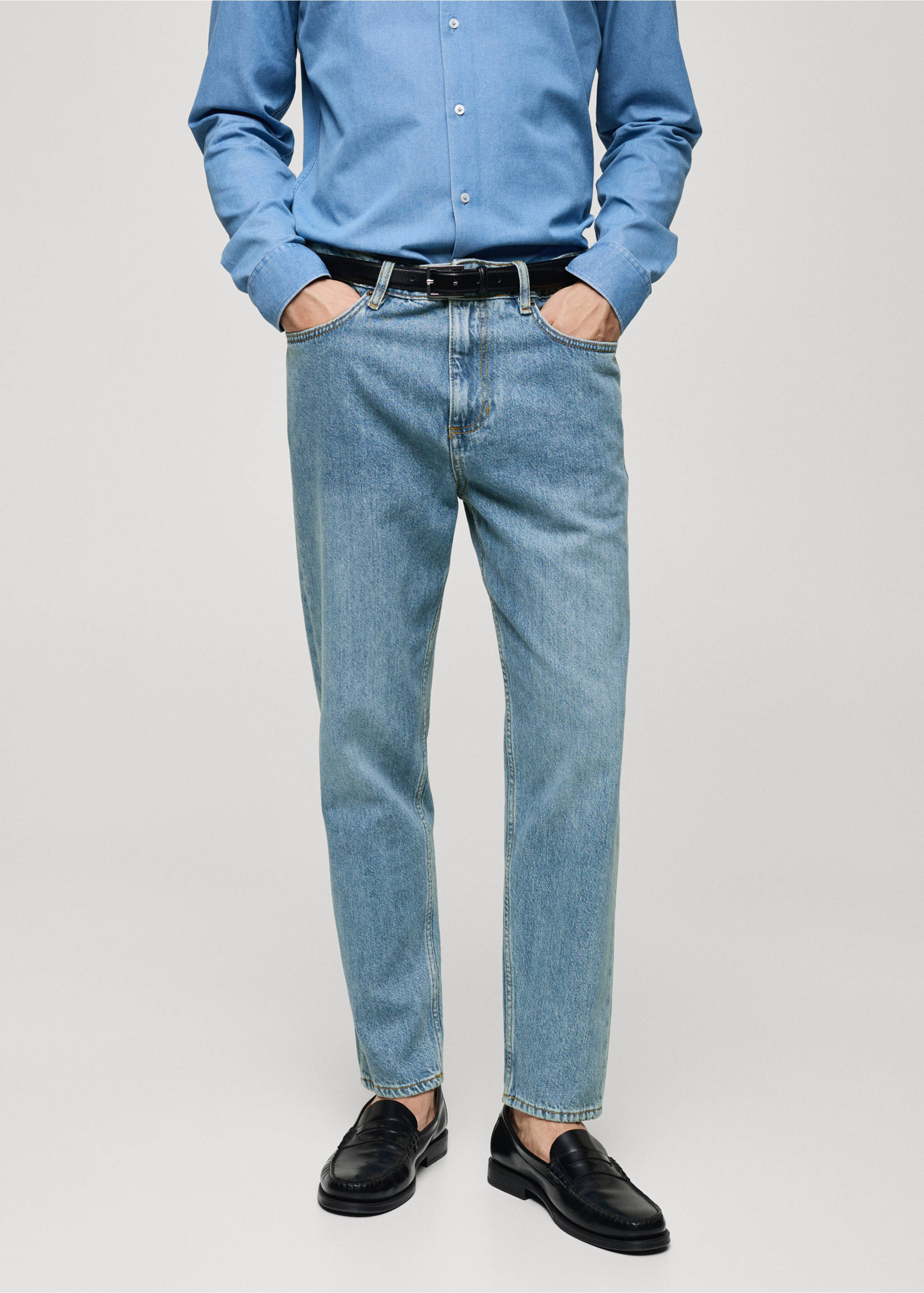 Tapered-fit jeans in light wash - Medium plane, Medium Blue. Ref: 77056765-00.