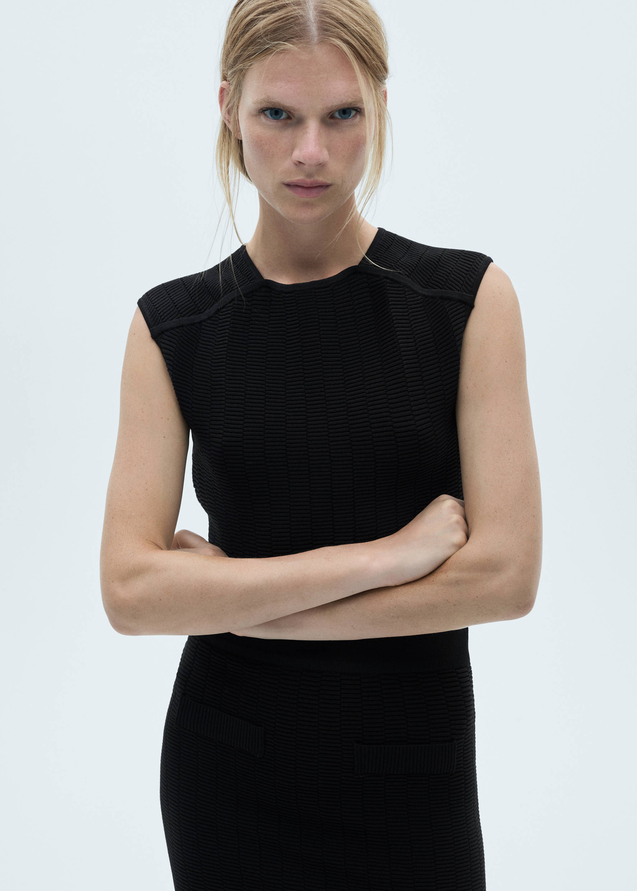 Top punto sin mangas - Plano medio