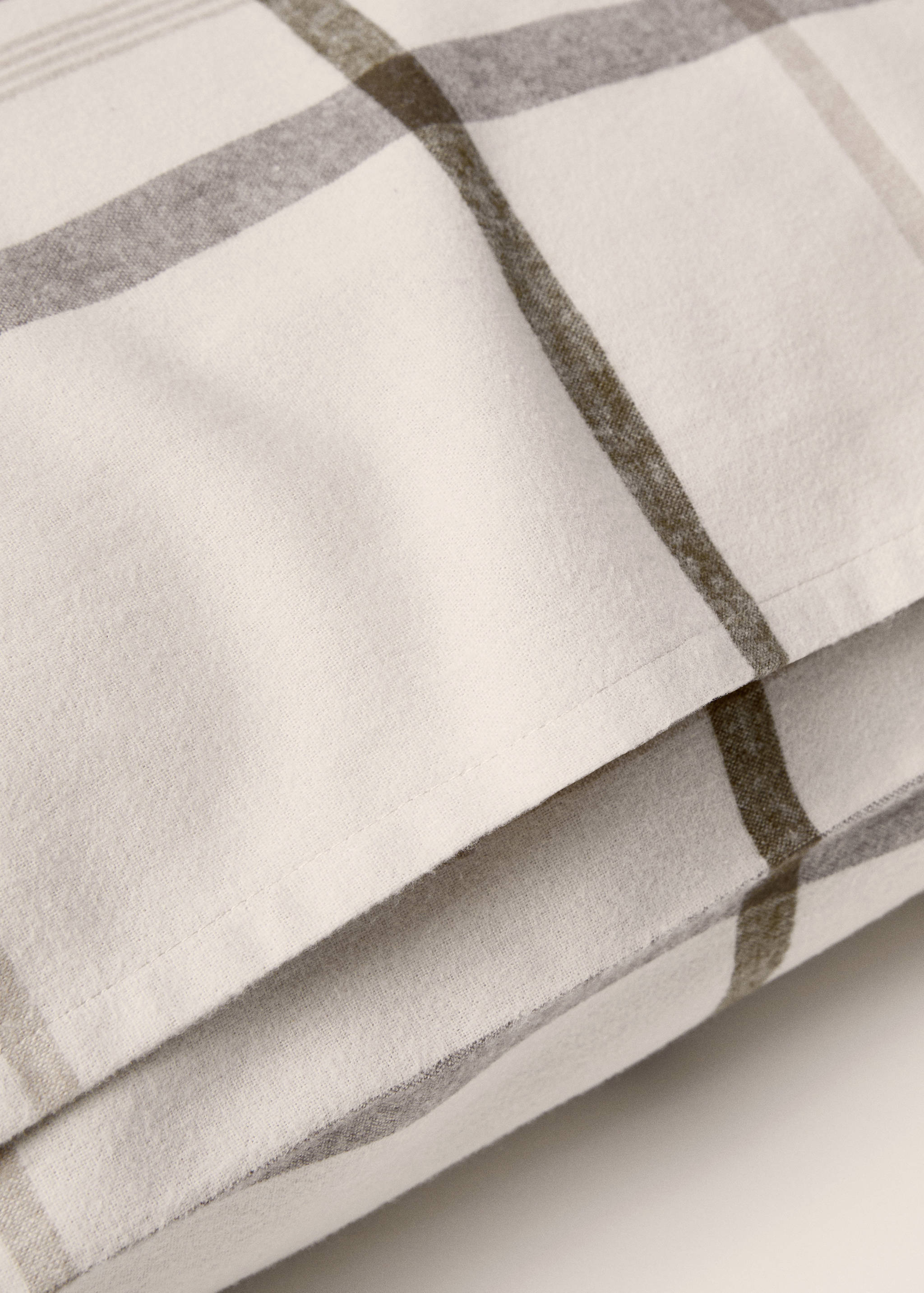 Funda almohada cuadros franela 60x60cm - Details of the article 2