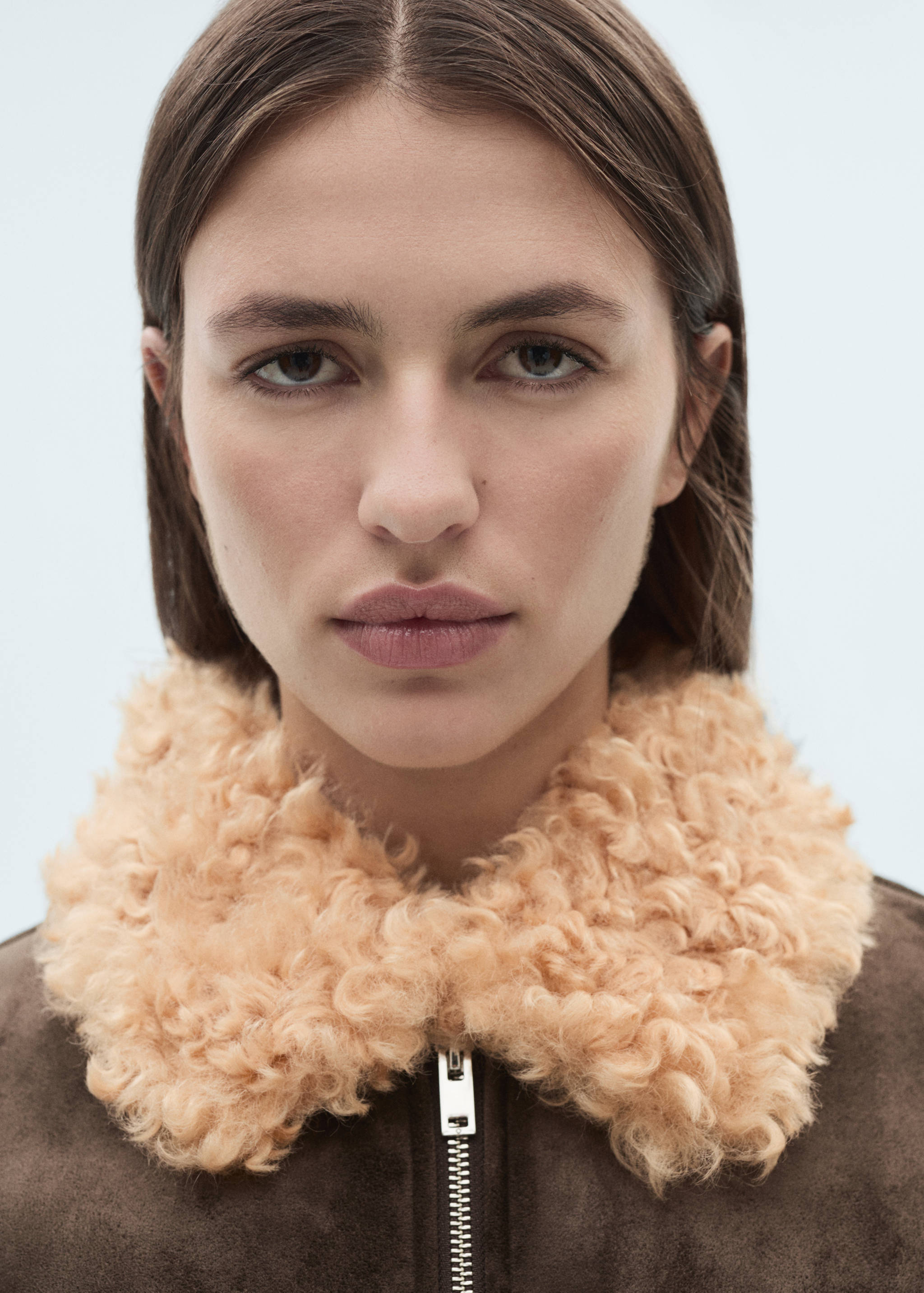 Jacke mit Wildleder-Effekt und Shearling-Kragen - Detail des Artikels 1