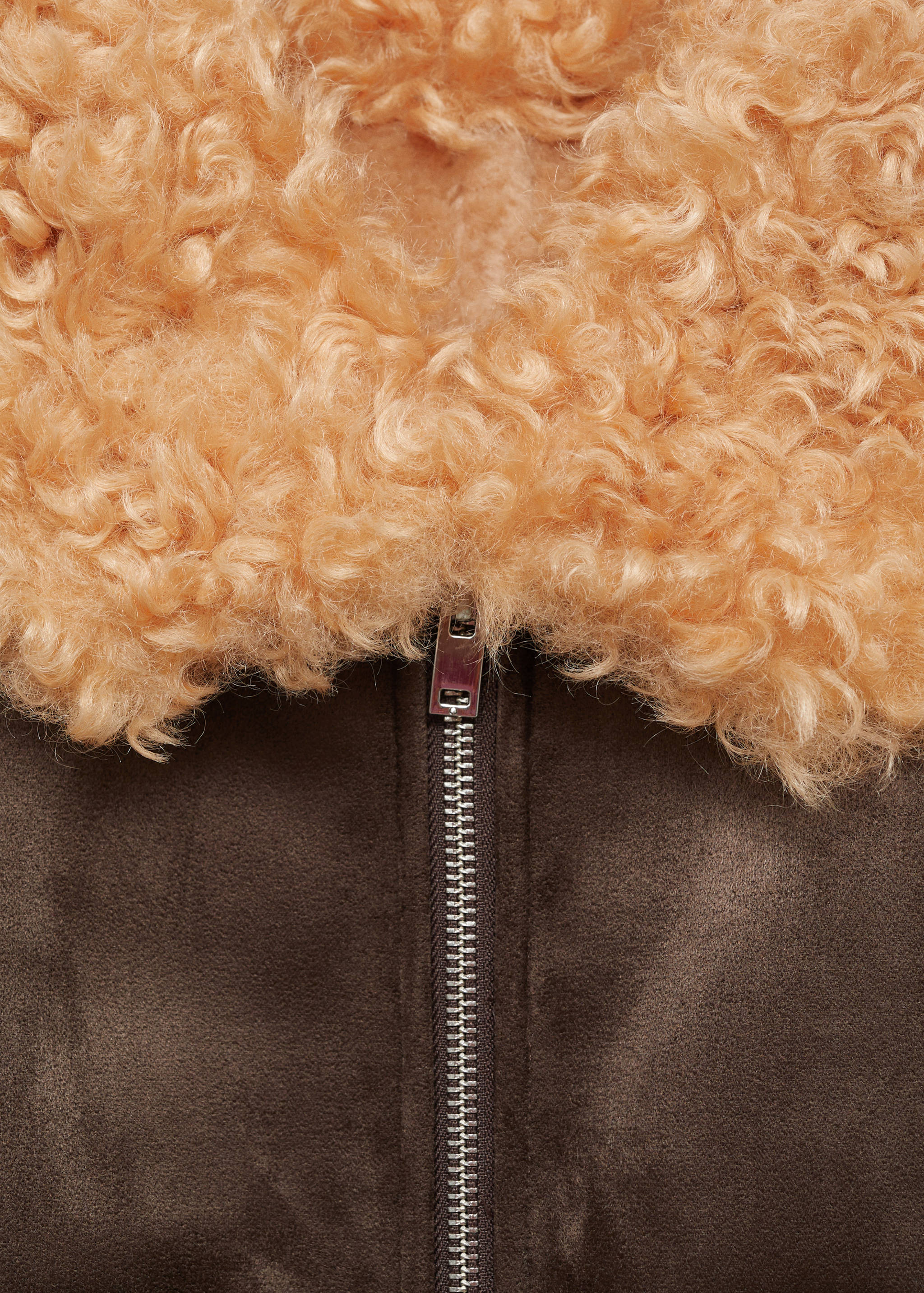 Jacke mit Wildleder-Effekt und Shearling-Kragen - Detail des Artikels 8