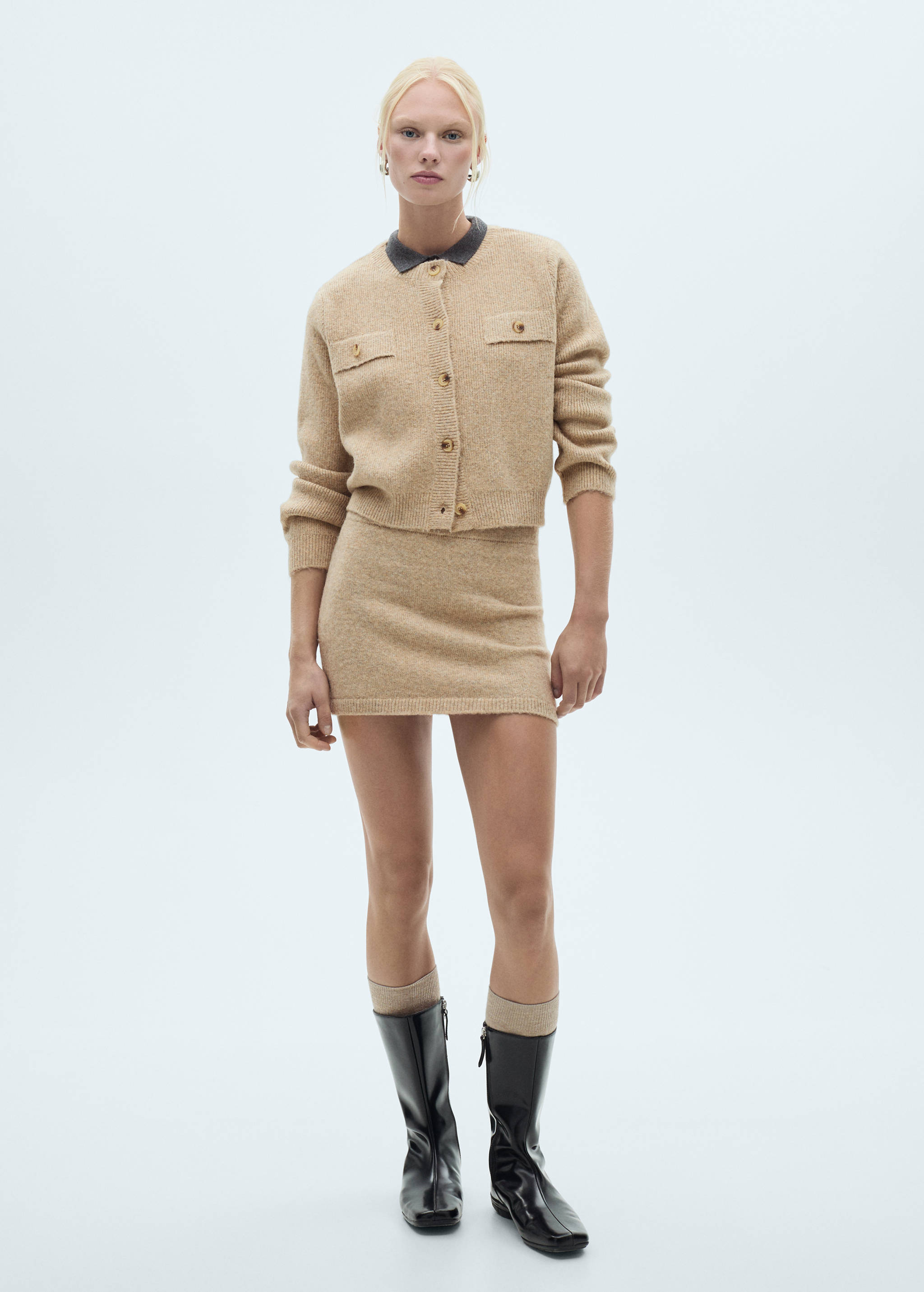 Knitted miniskirt - General plane