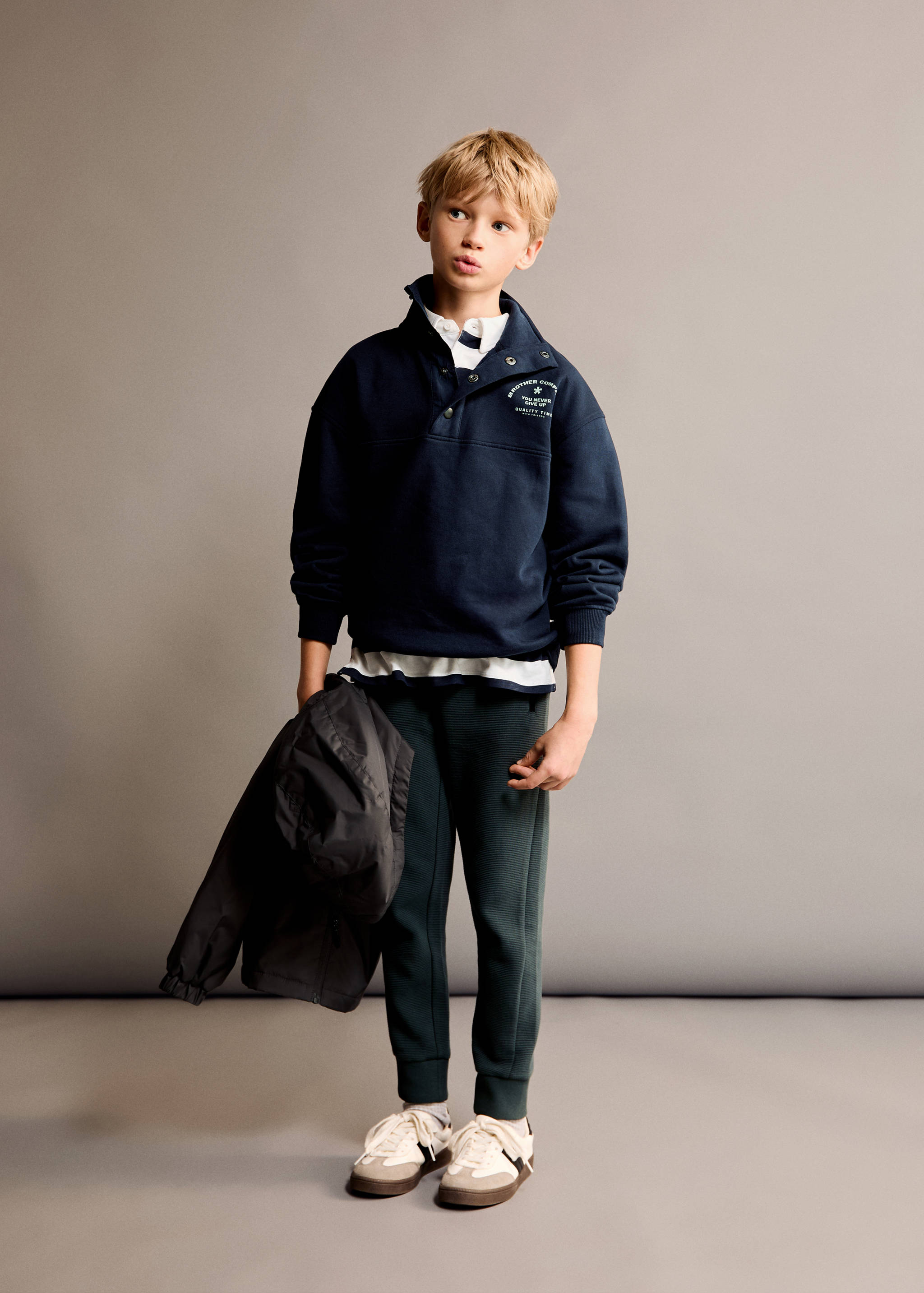 Joggers with zip pockets - Details of the article 2