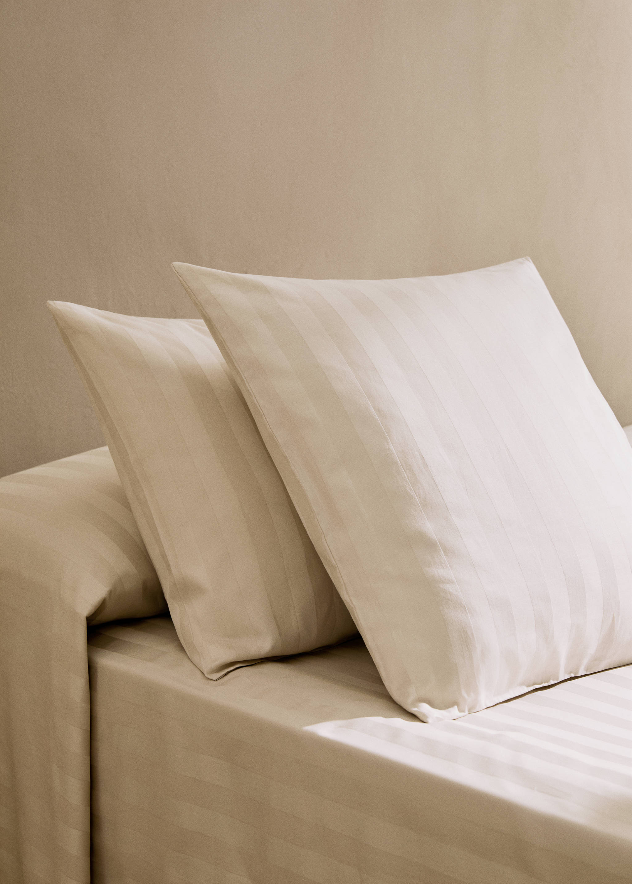 Dos fundas almohada algodón satén jacquard rayas 60x60 cm - Plano general