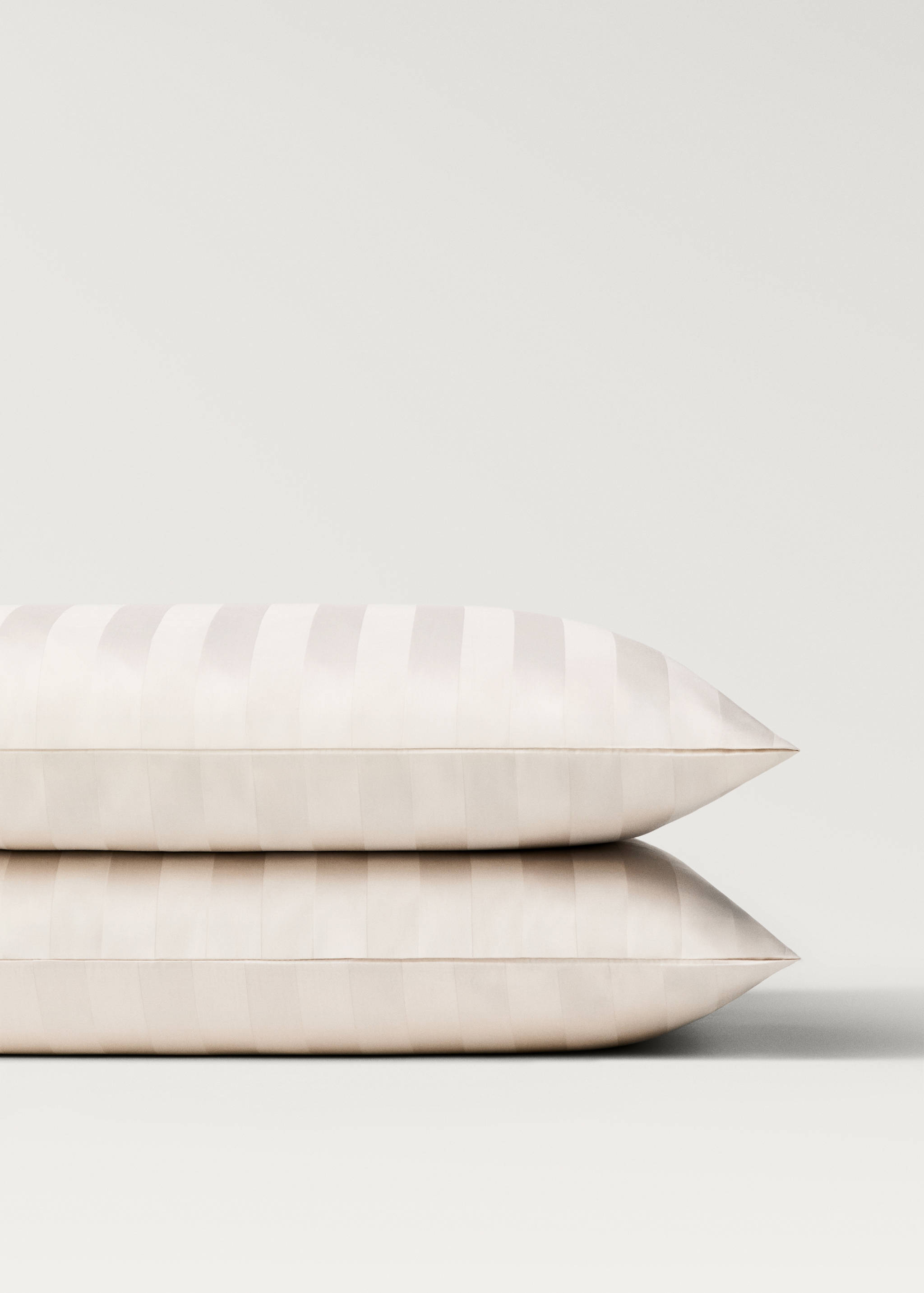 Two cotton satin jacquard striped pillowcases 50x75 cm - Details of the article 3