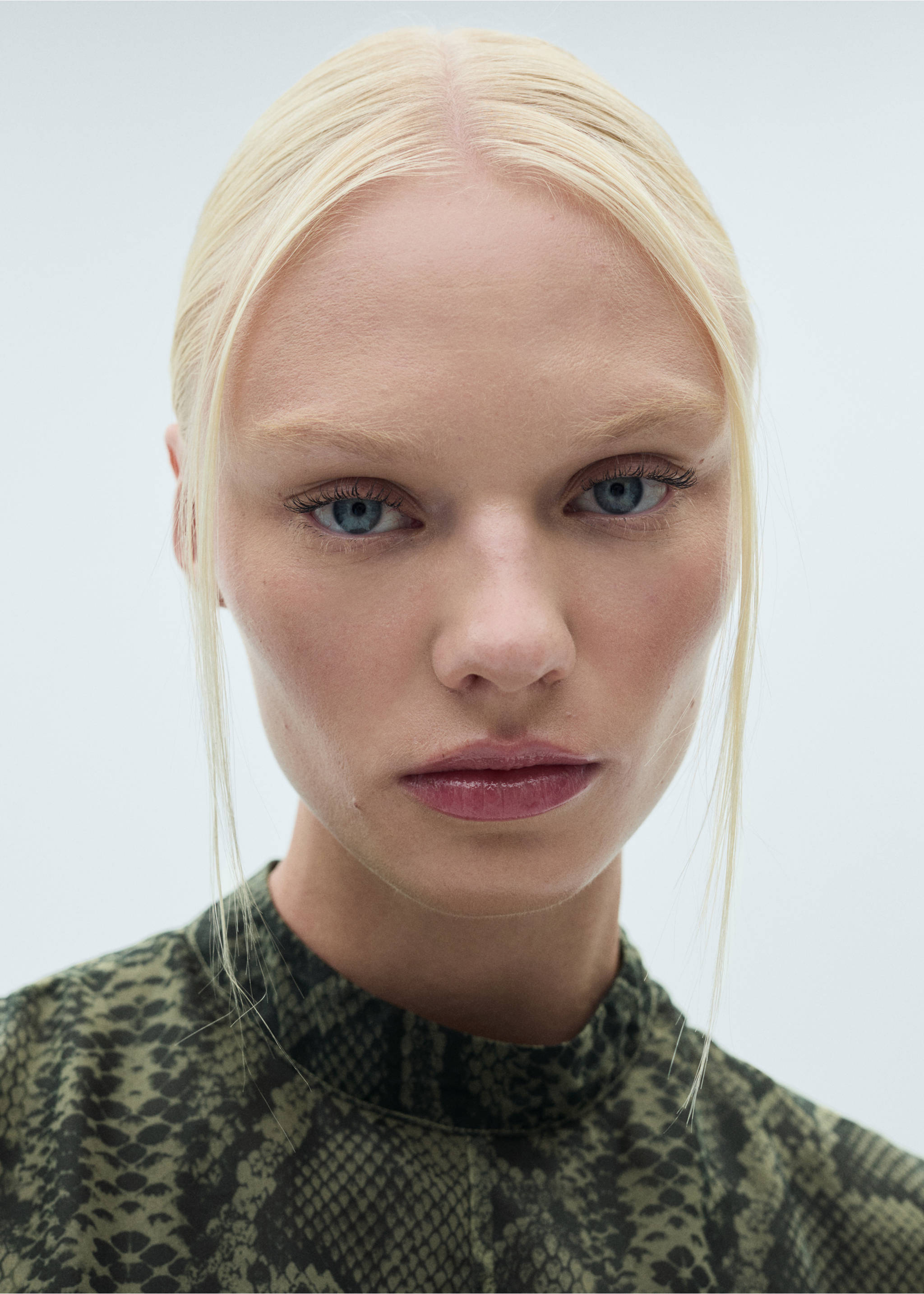 Organzové šaty s odhalenými zády - Detail zboží 1, Béžová. Ref: 77057682-00.