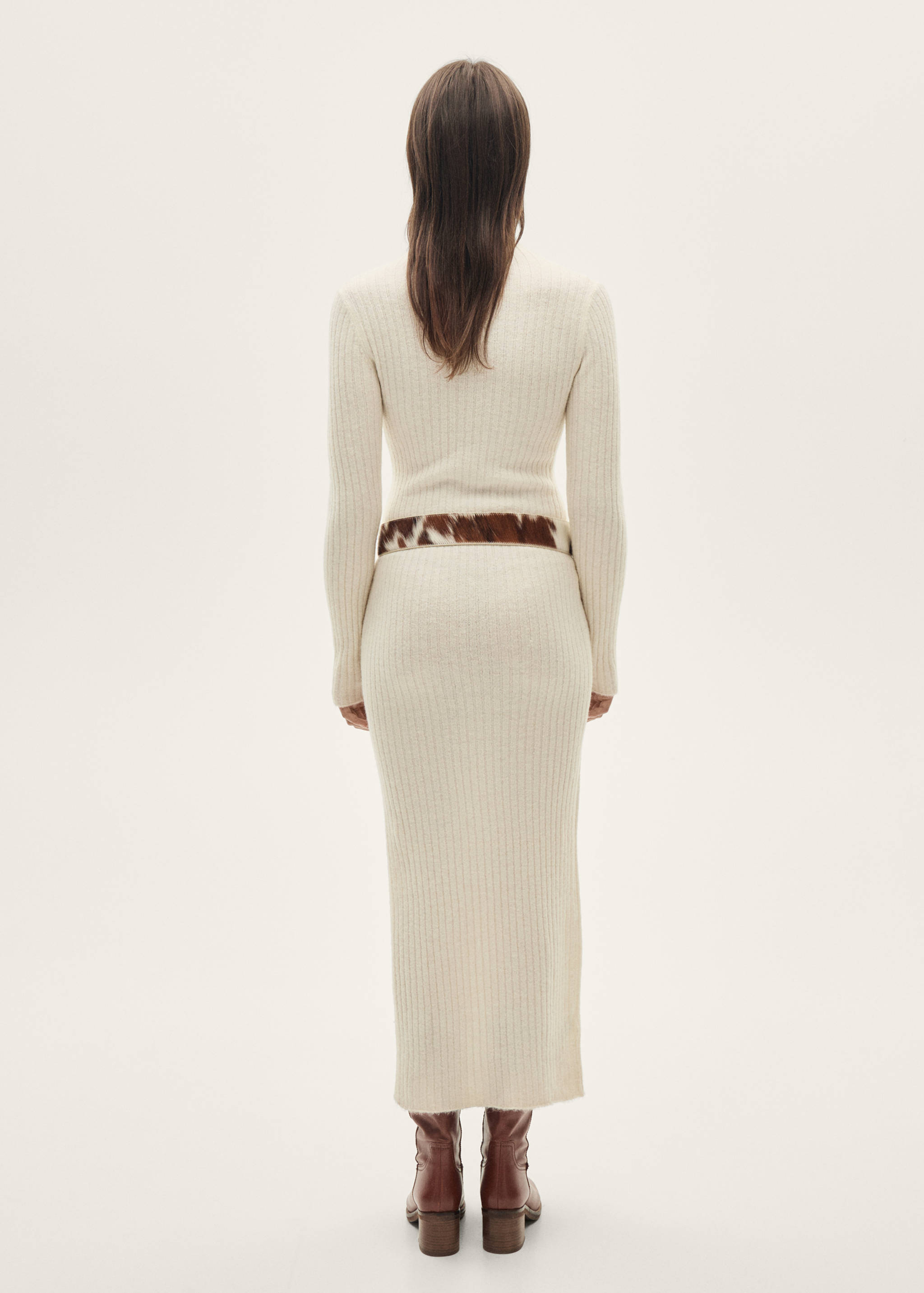 Ribbed knit dress with opening - Reverse of the article
