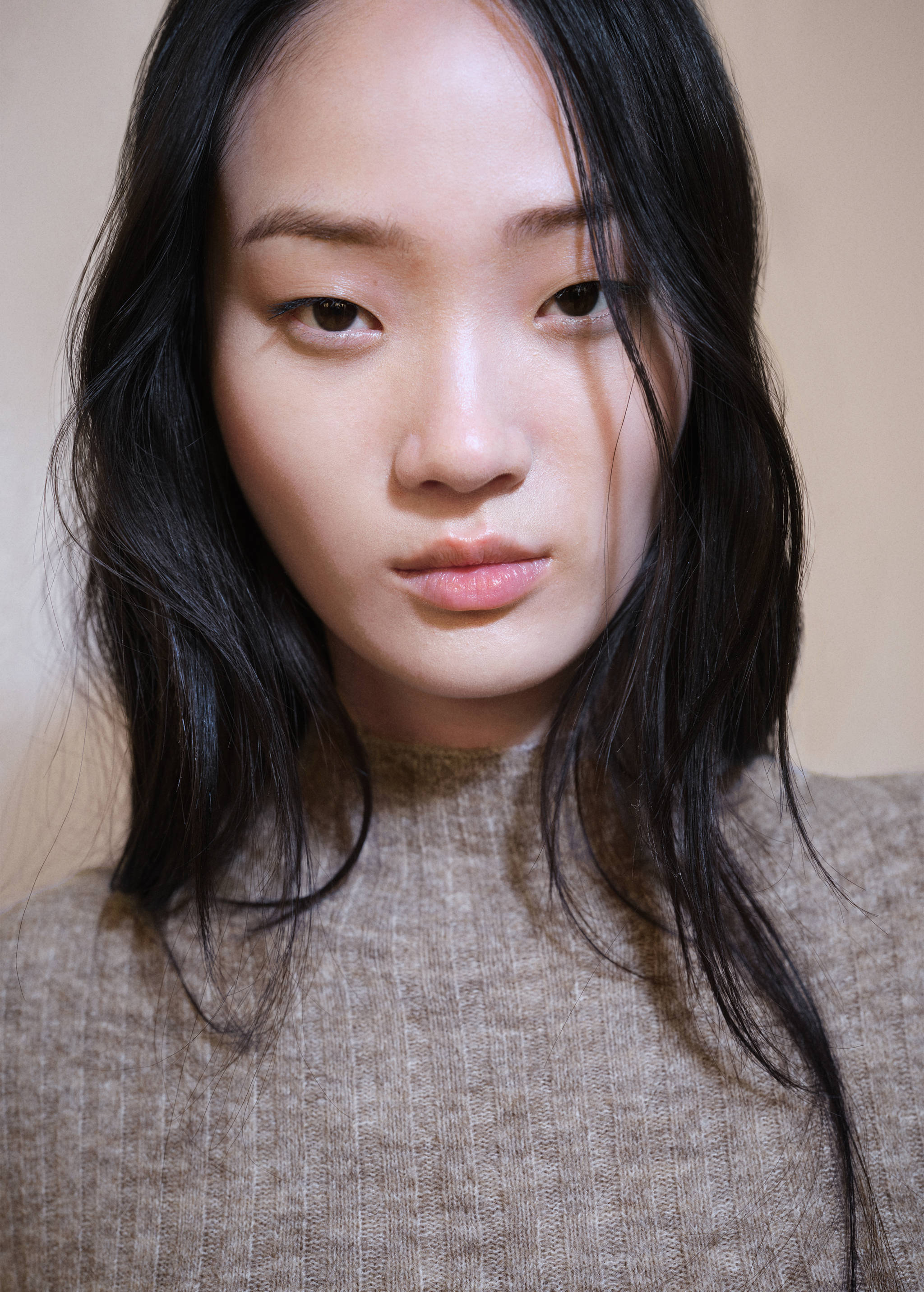 Ribbed knit dress with opening - Details of the article 1