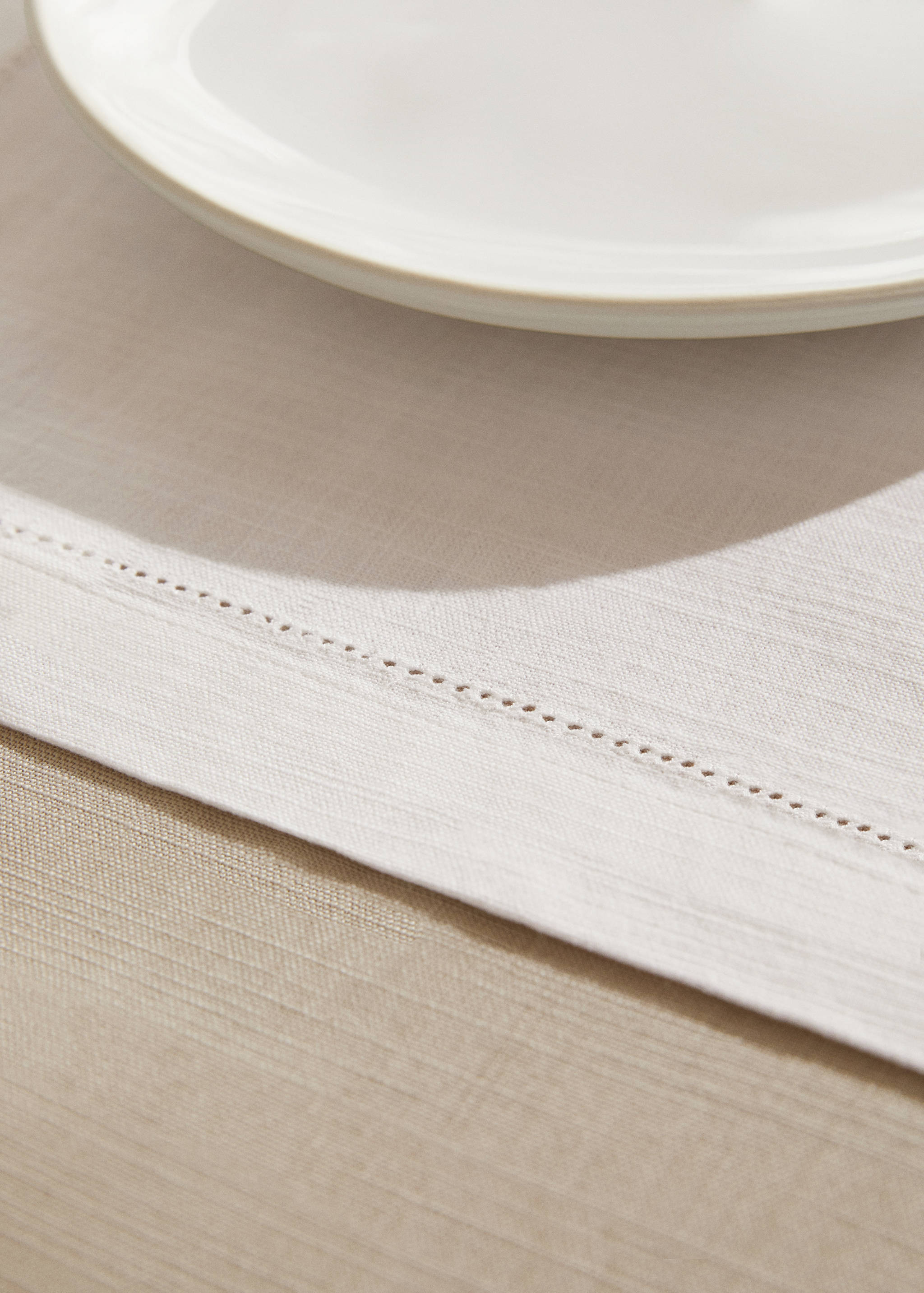 Adds a decorative and natural touch to any space - Details of the article 7