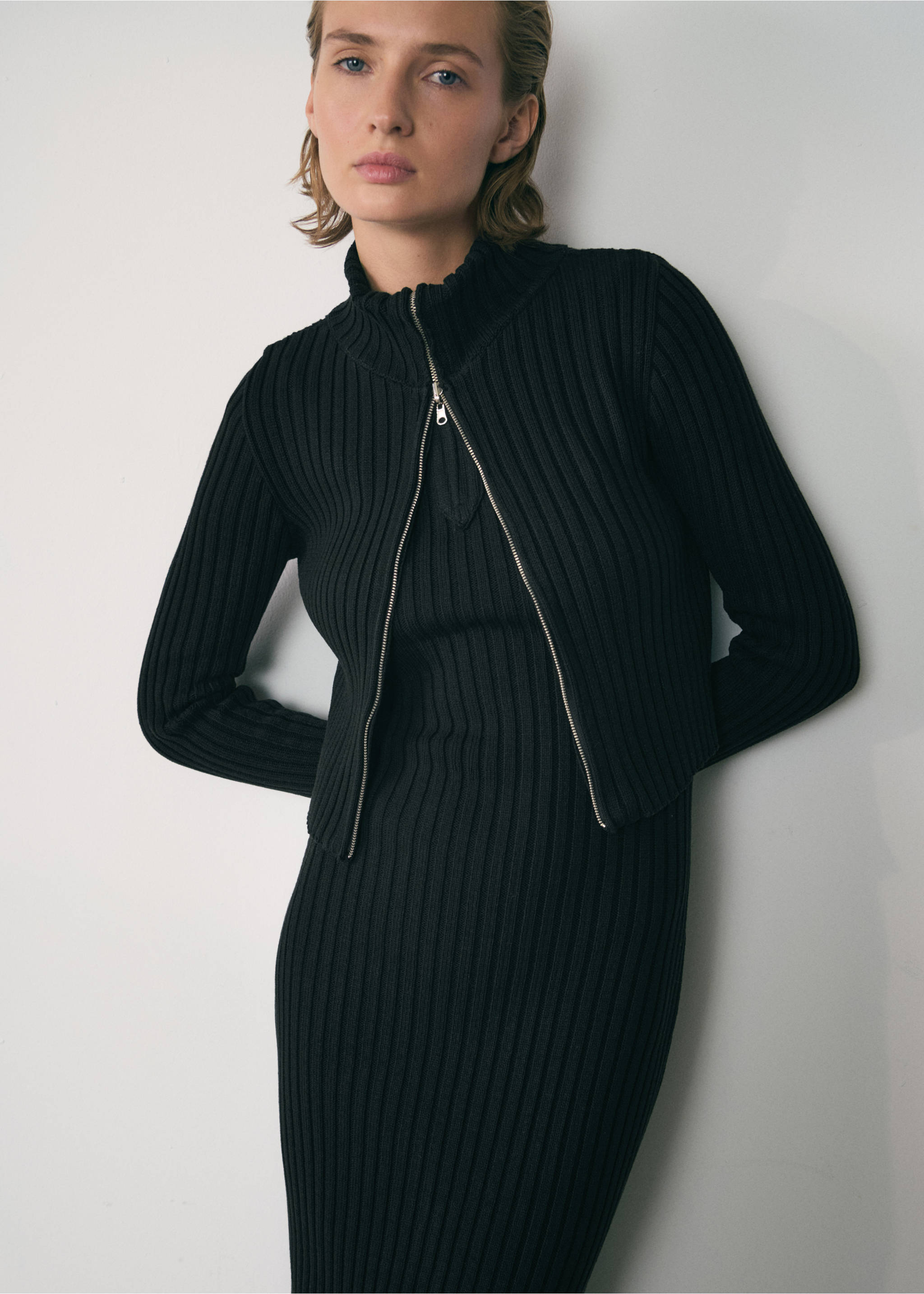 Combined knitted dress with zip - Medium plane, Black. Ref: 77057712-00.