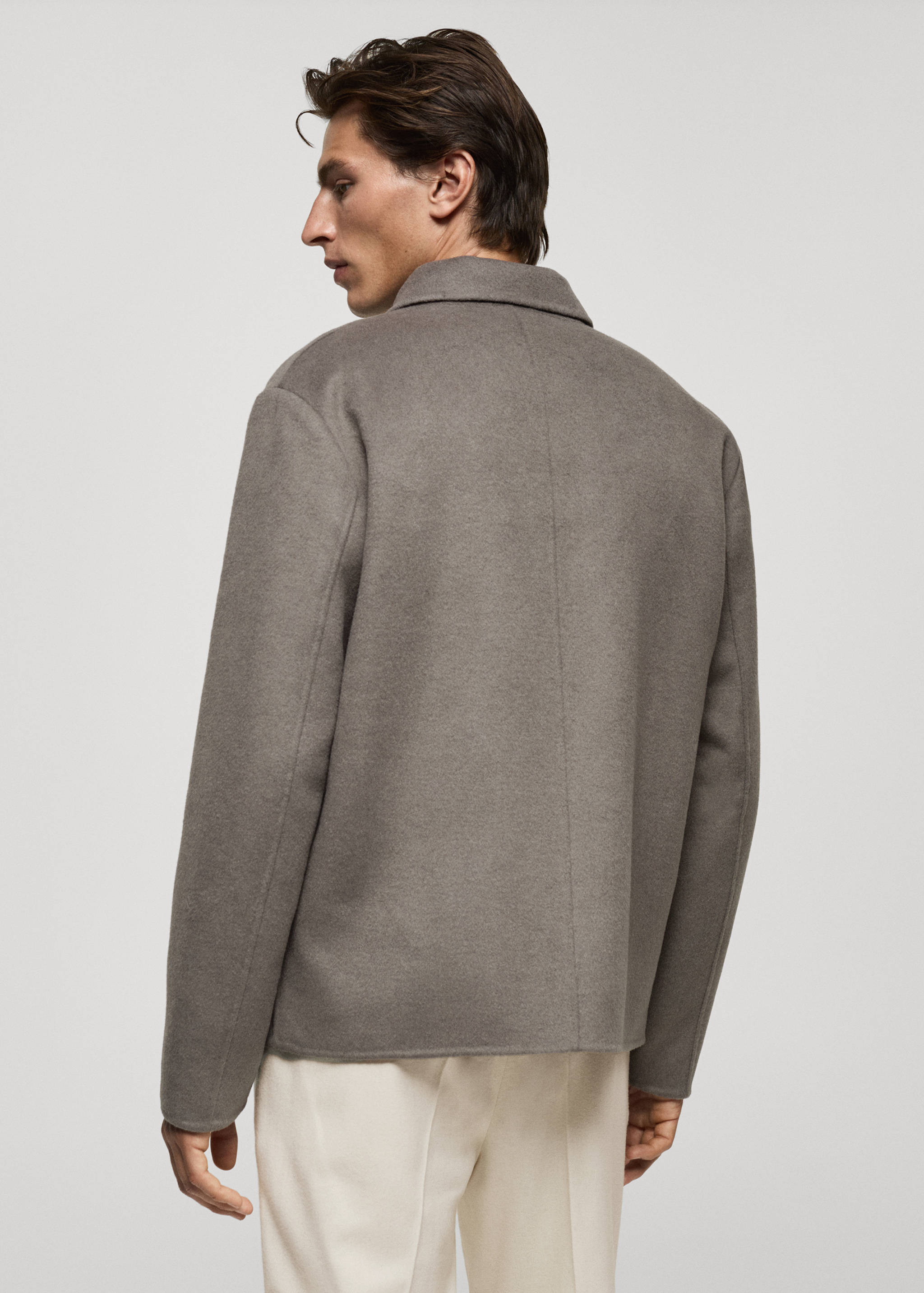 Handmade-Overshirt aus Wolle mit Taschen - Rückseite des Artikels