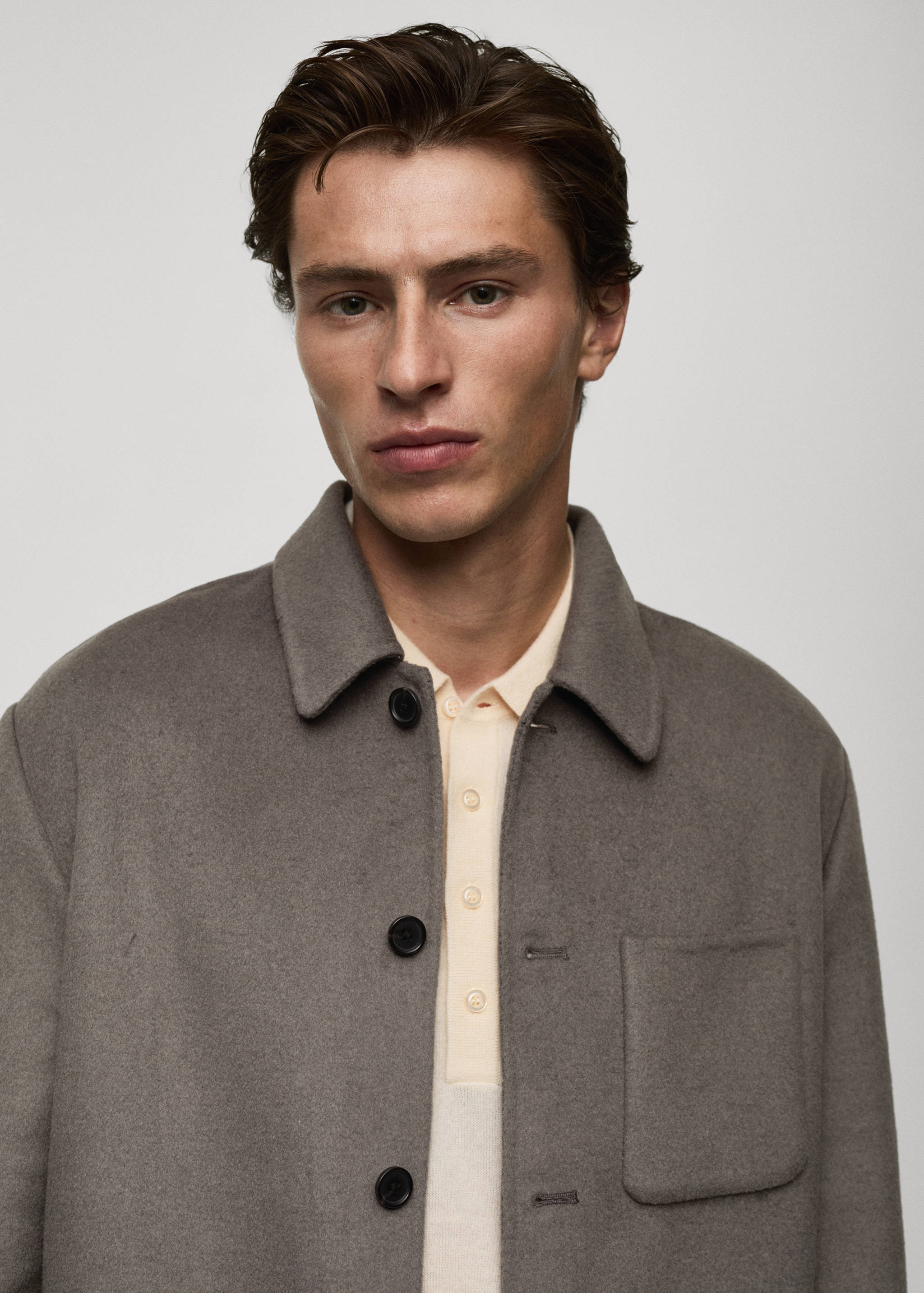 Handmade-Overshirt aus Wolle mit Taschen - Detail des Artikels 1