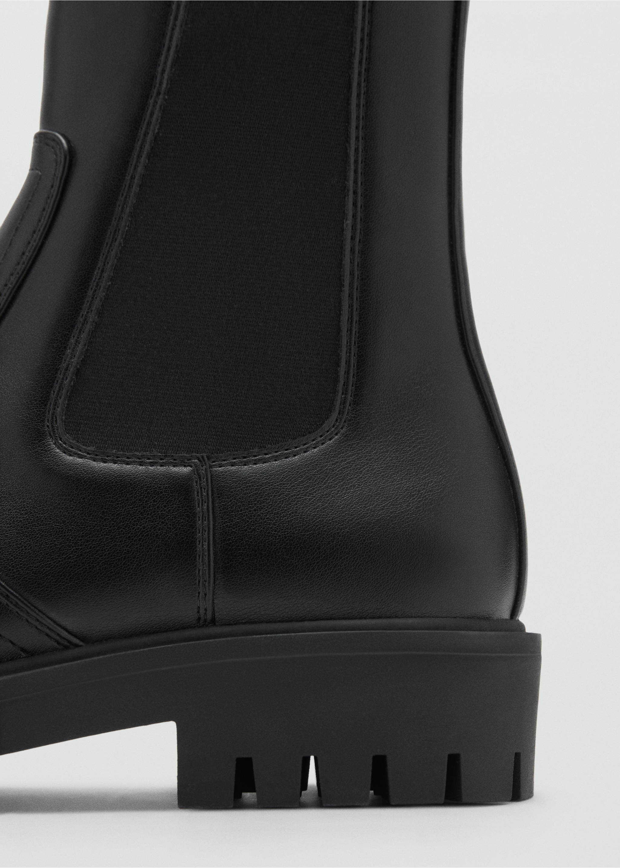 Track sole Chelsea boots - Details of the article 1, Black. Ref: 77057928-00.