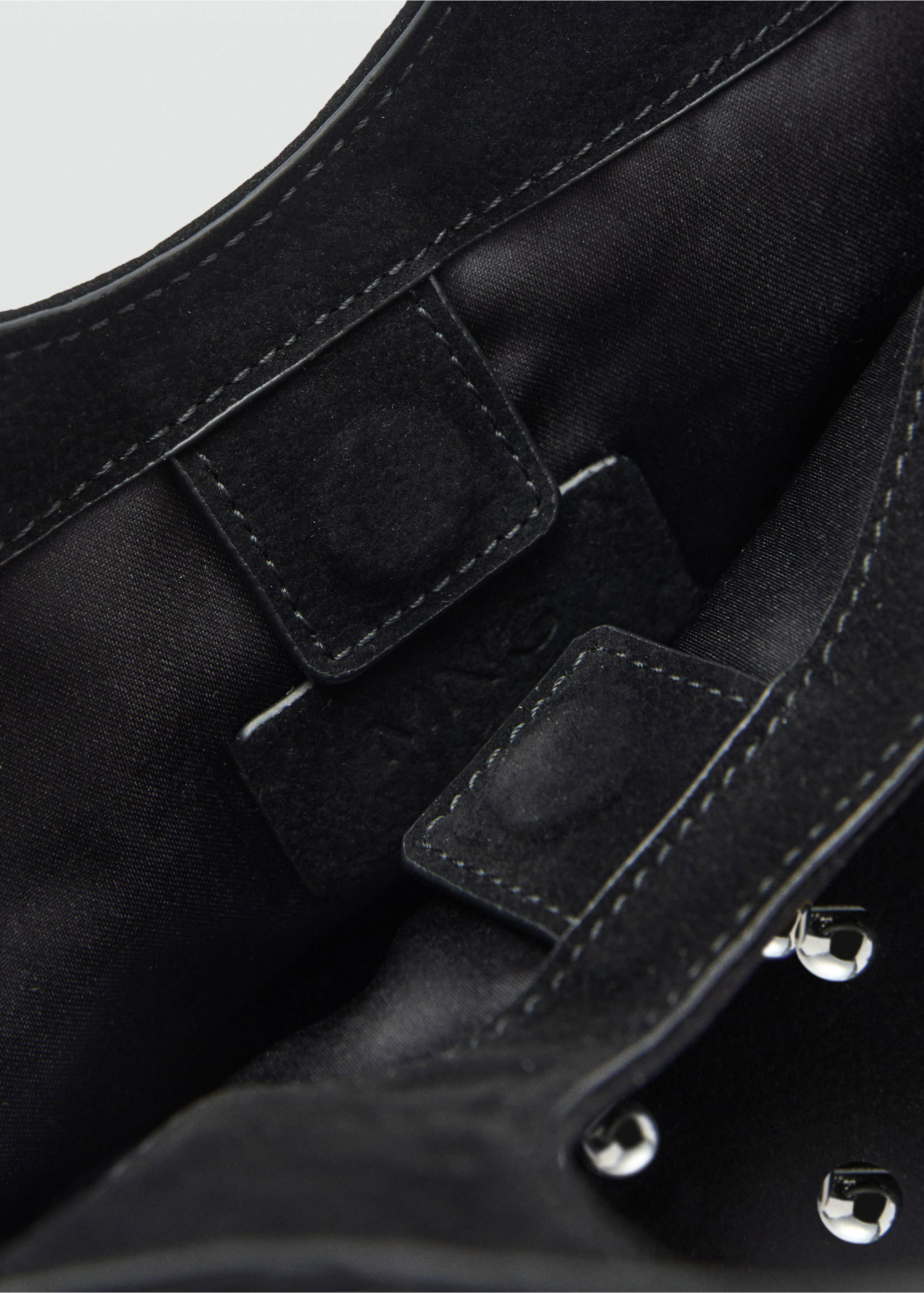 Sac porté main studs décoratifs - Détail de l'article 2, Noir. Ref: 77057930-00.