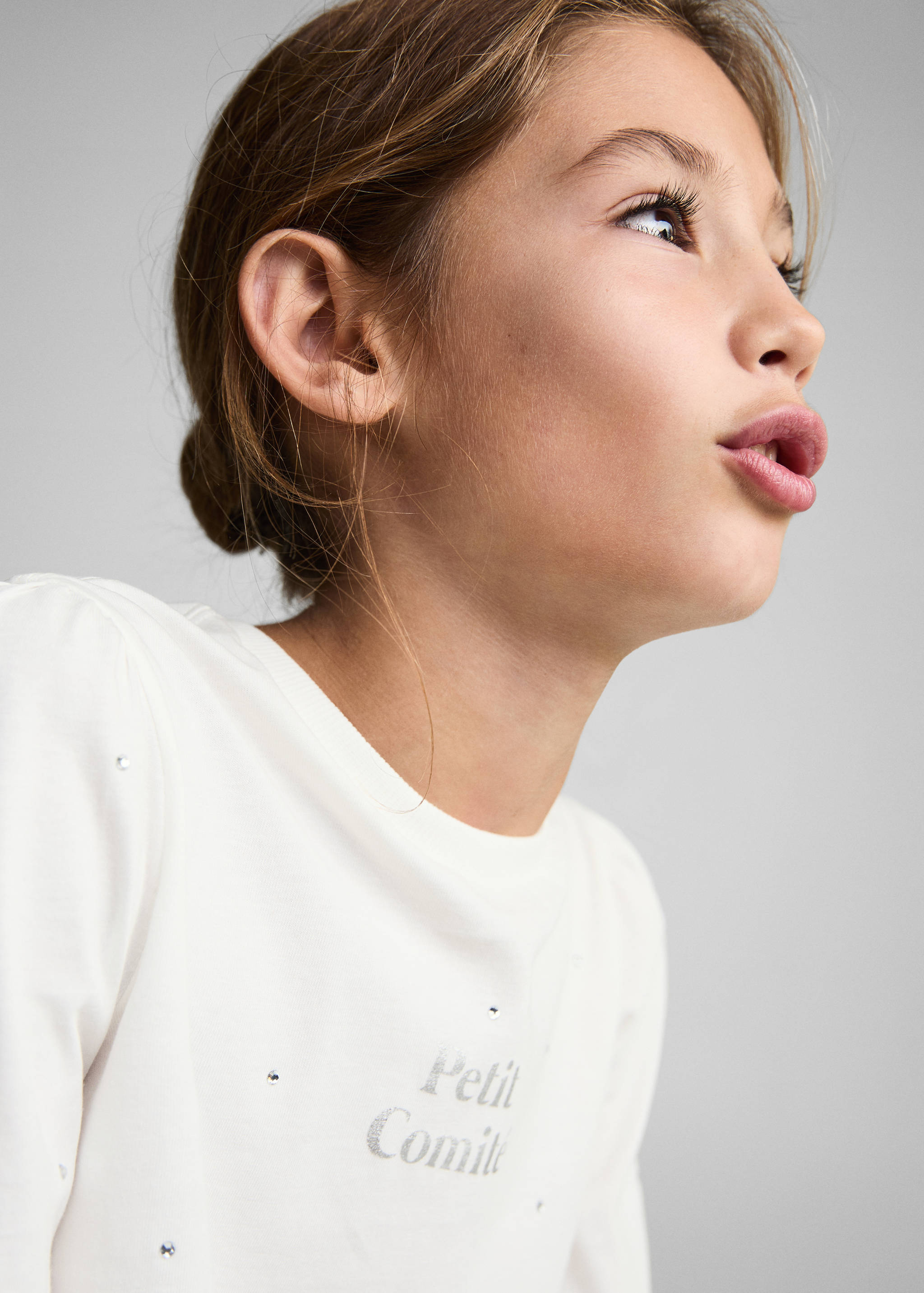 Long-sleeved t-shirt with rhinestone detail - Details of the article 1