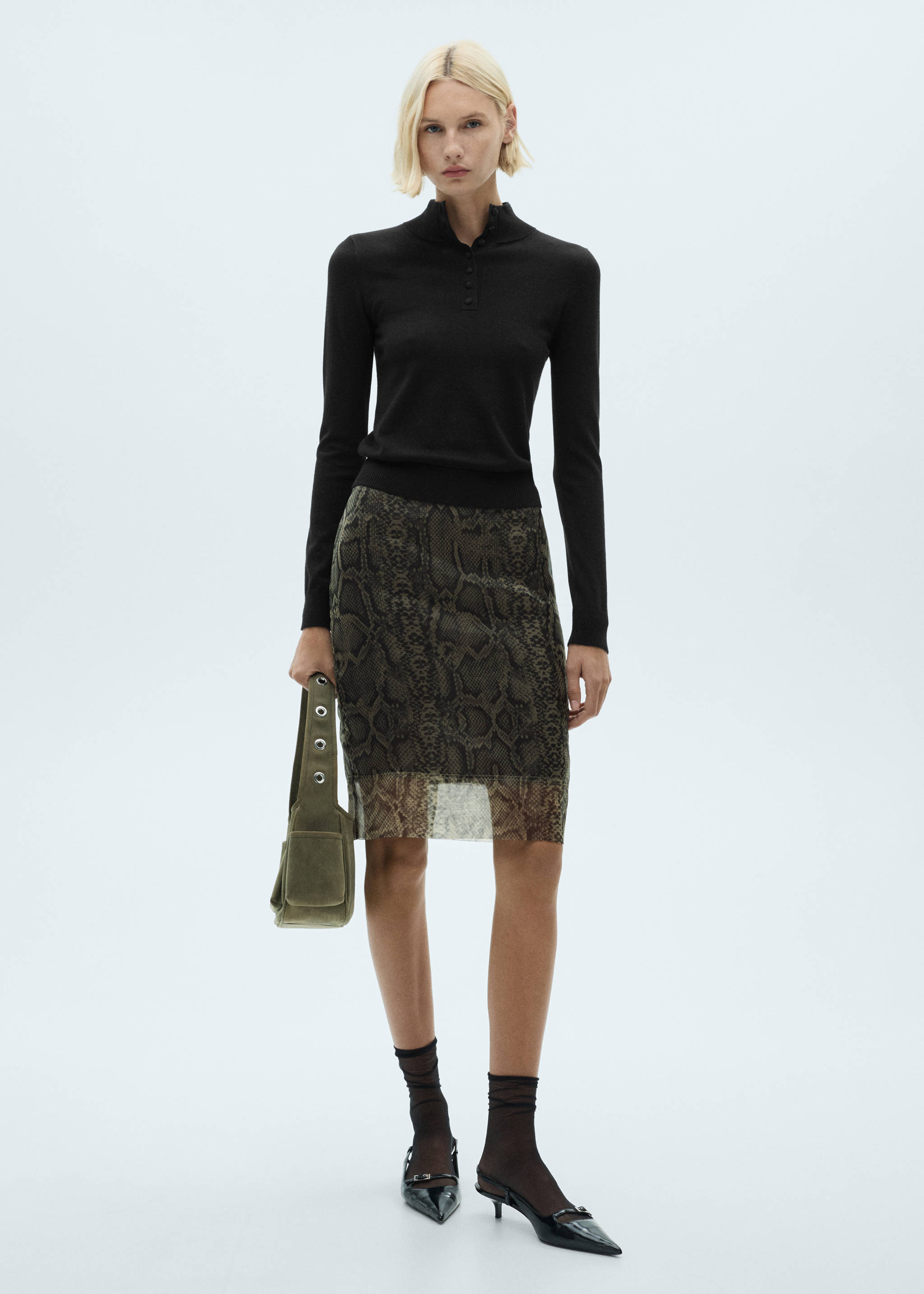 Fine knit sweater with buttons - General plane