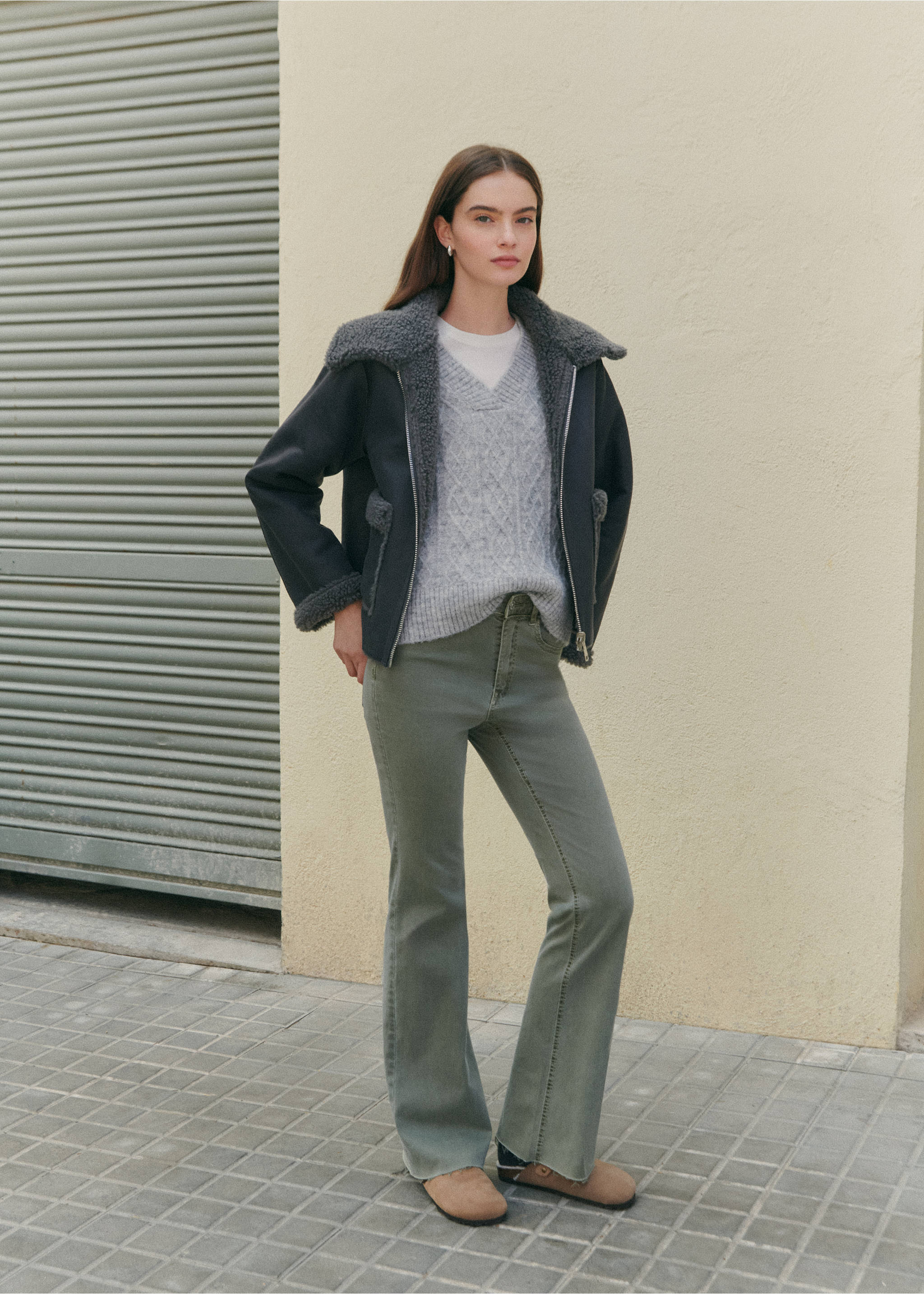 Flared pants - Details of the article 5, Medium Green. Ref: 77058273-00.