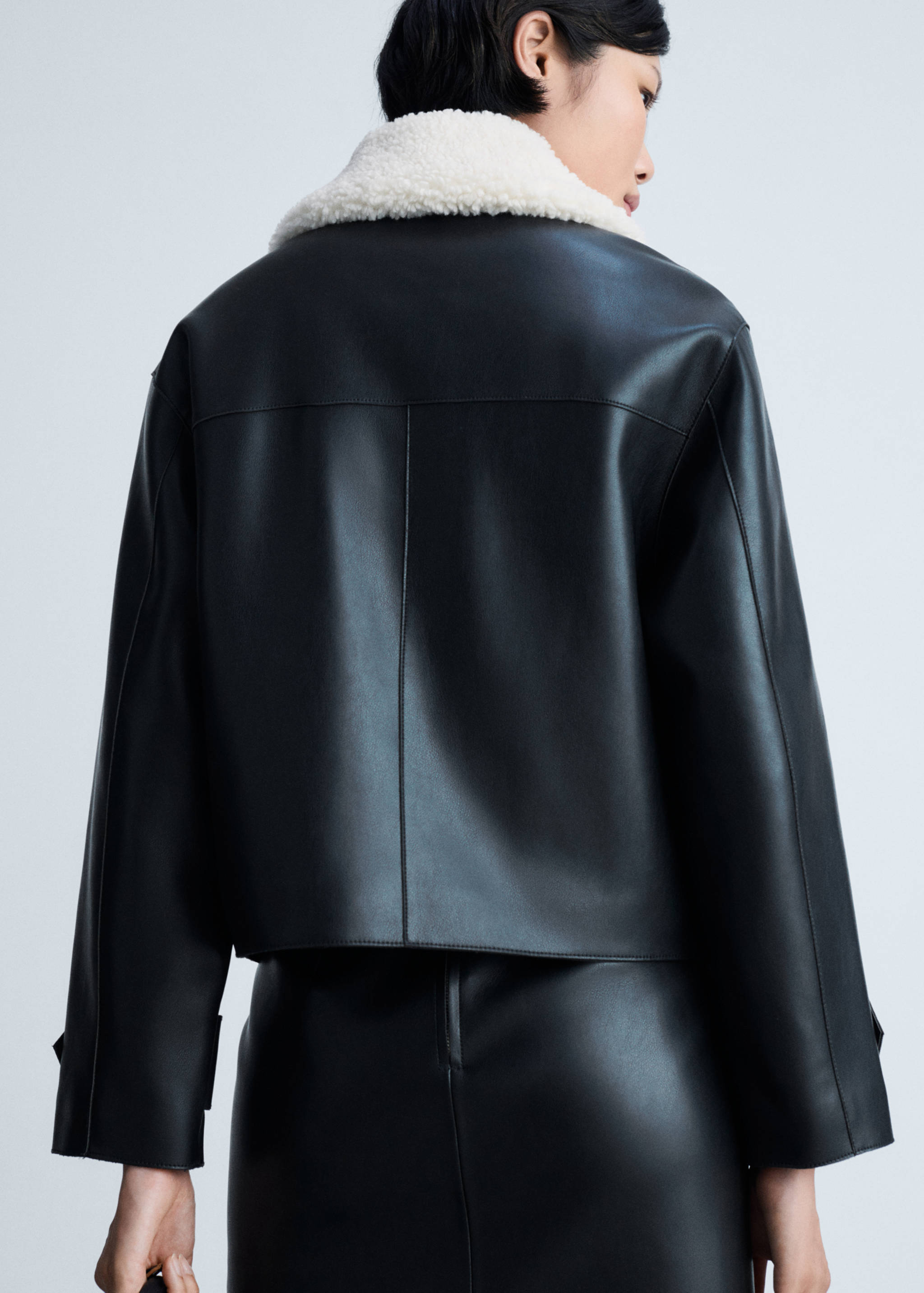 Jacket with detachable sheepskin collar - Reverse of the article