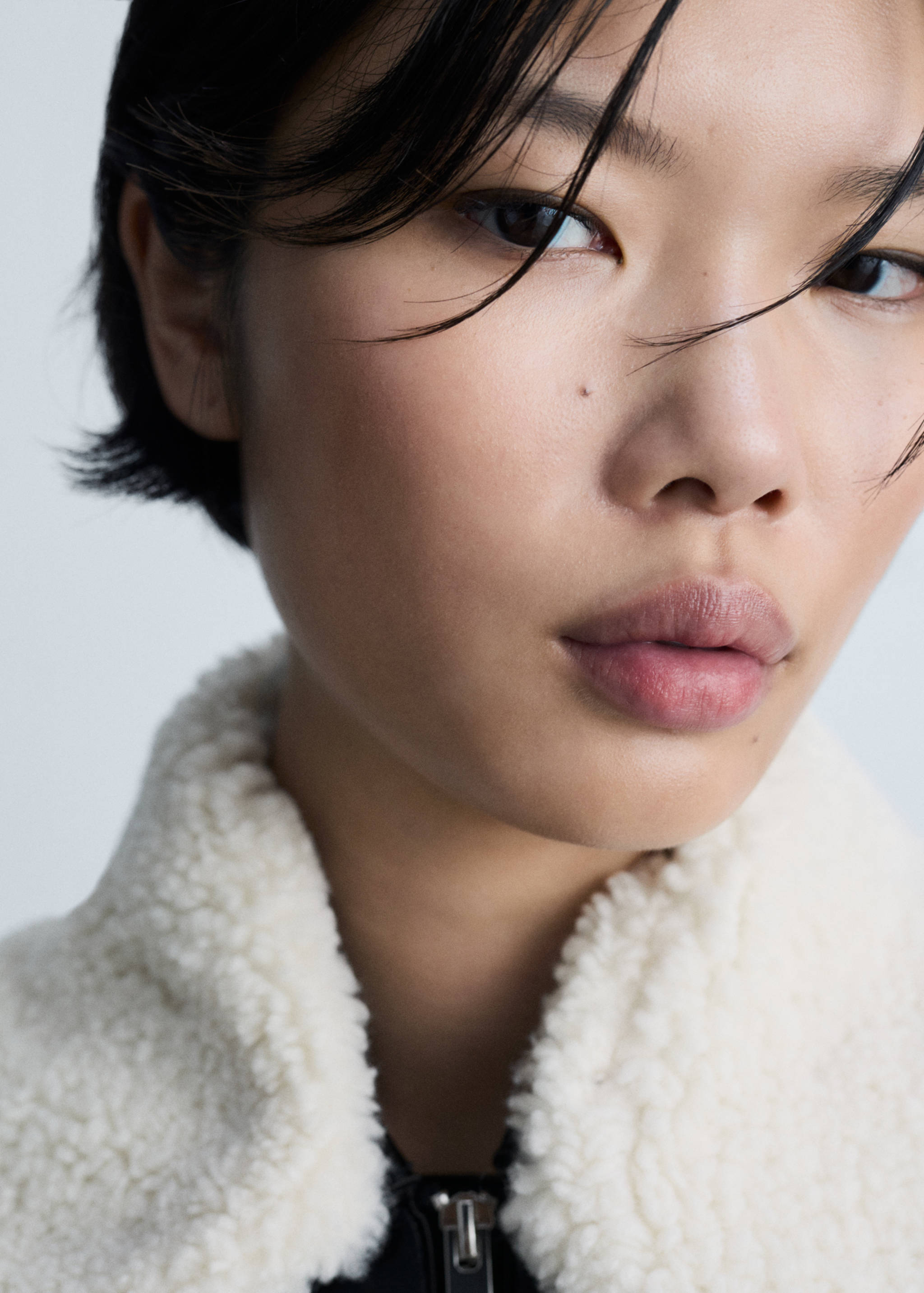 Jacket with detachable sheepskin collar - Details of the article 1